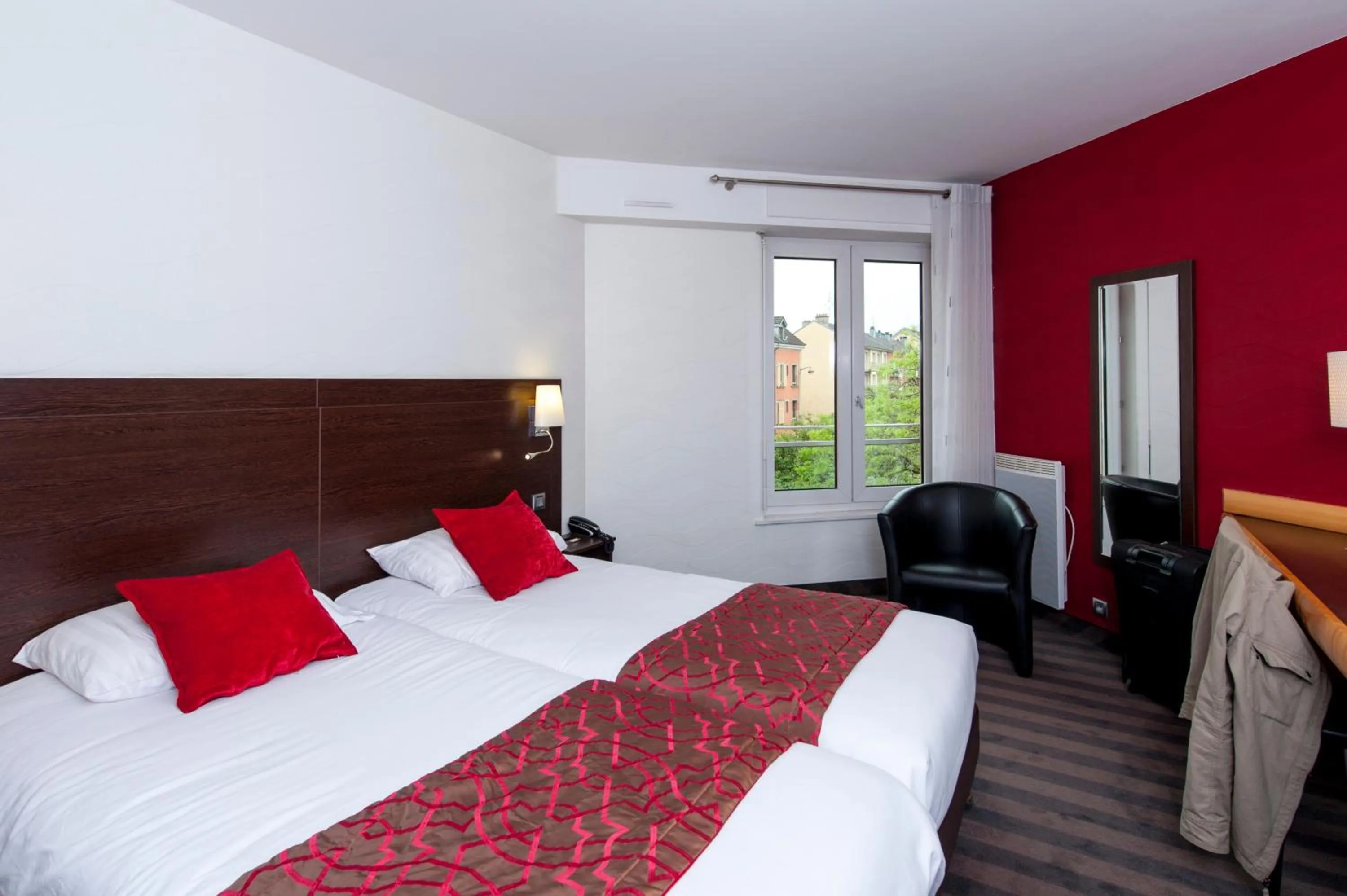 Bed in Brit Hotel Belfort Centre-Le Boreal