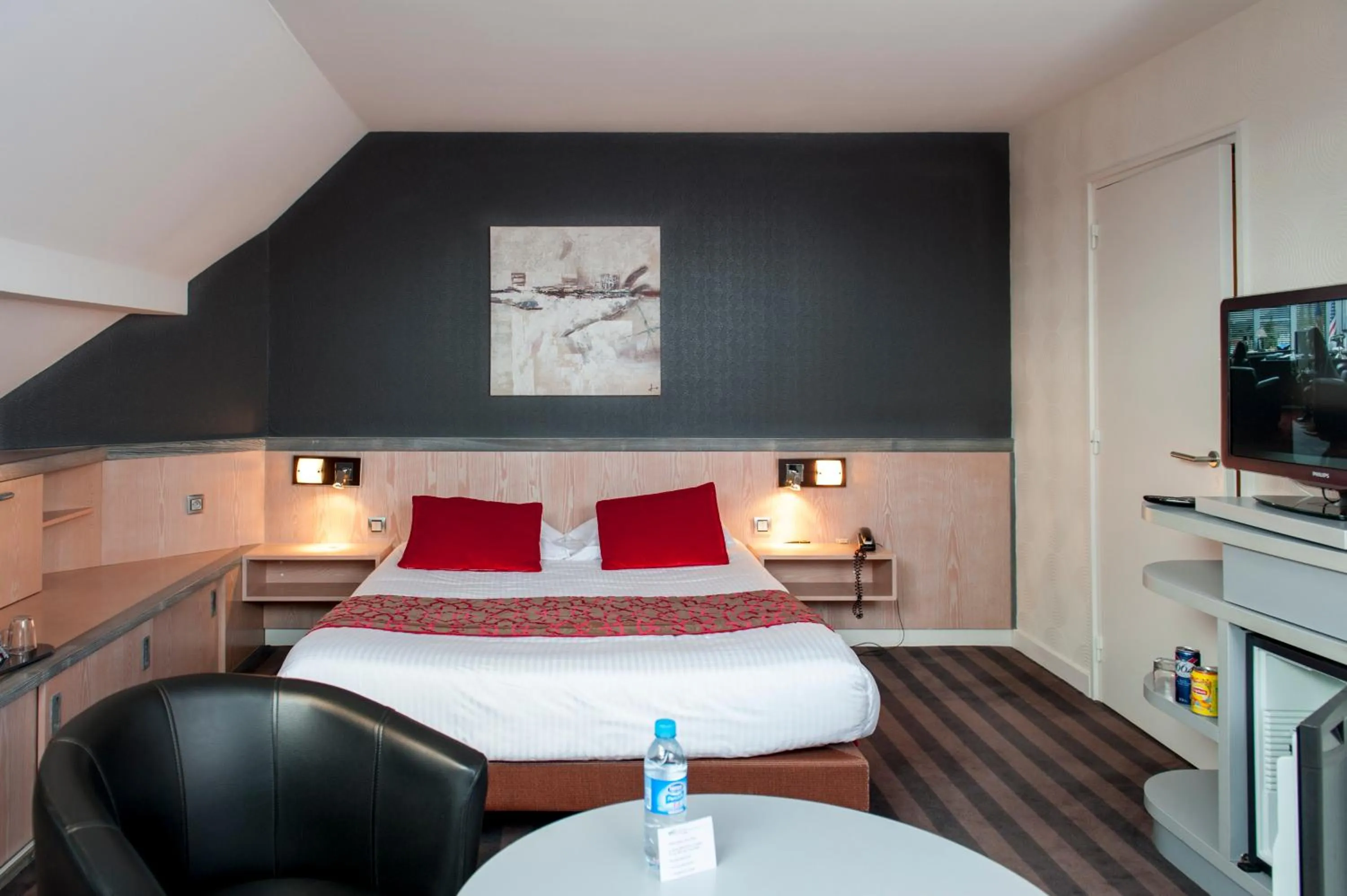 Photo of the whole room, Bed in Brit Hotel Belfort Centre-Le Boreal