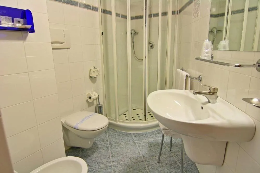 Bathroom in Hotel Meripol