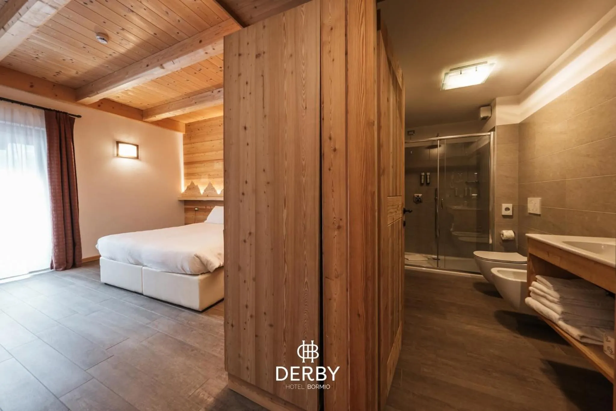 Shower, Bed in Hotel Derby
