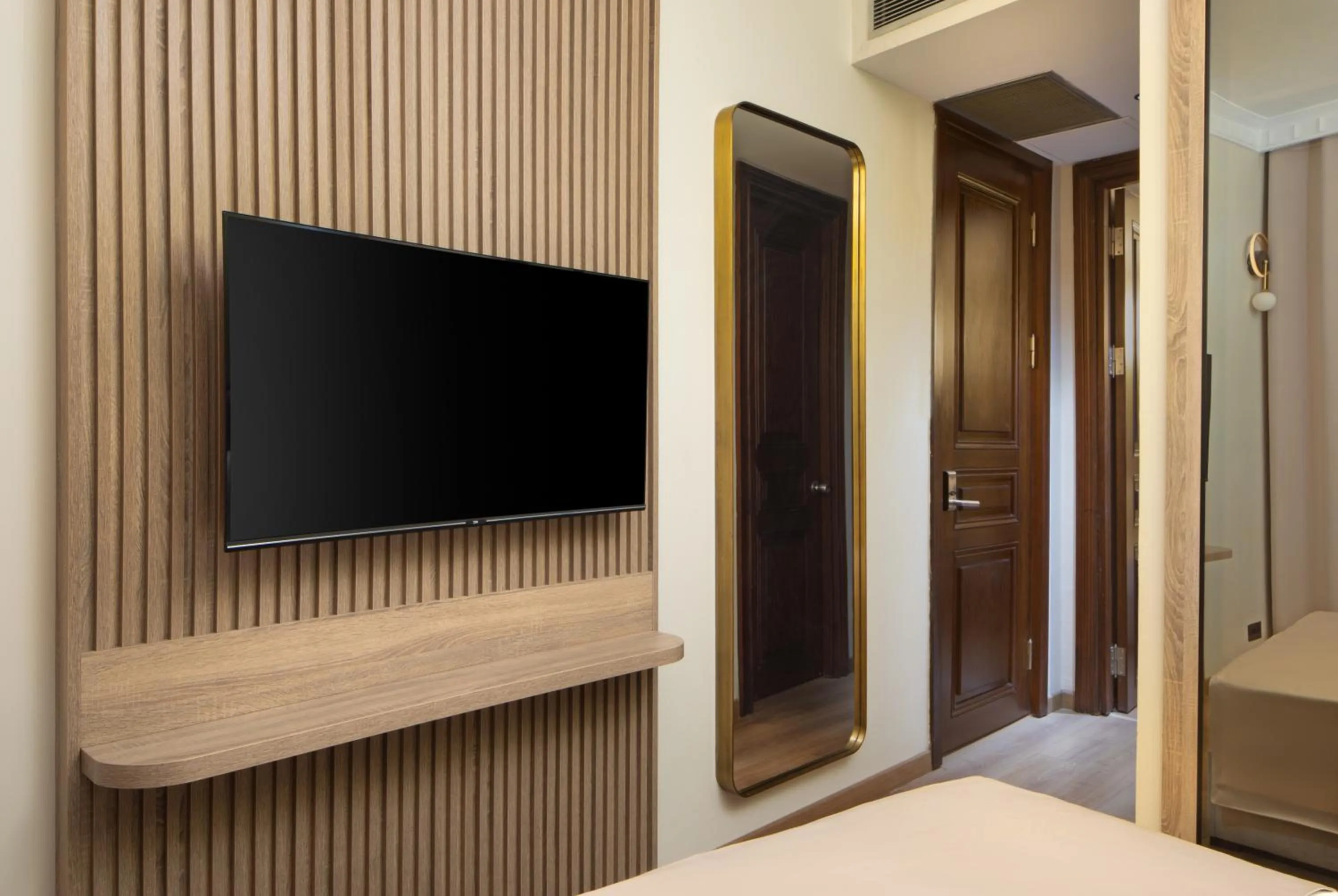 TV and multimedia, Bed in Atik Palas Hotel