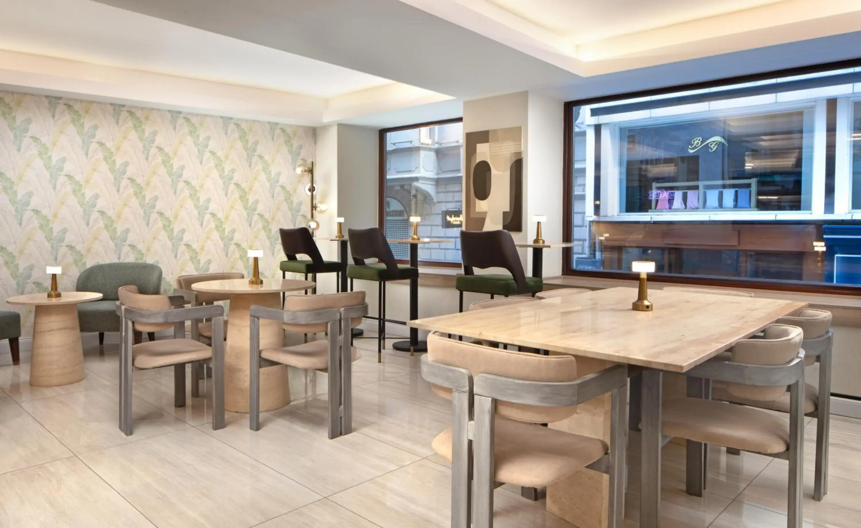 Lounge or bar in Atik Palas Hotel Lounge or bar in Atik Palas Hotel