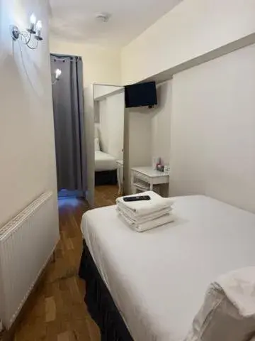 Queen Room in The Paramount Hotel Queen Room in The Paramount Hotel