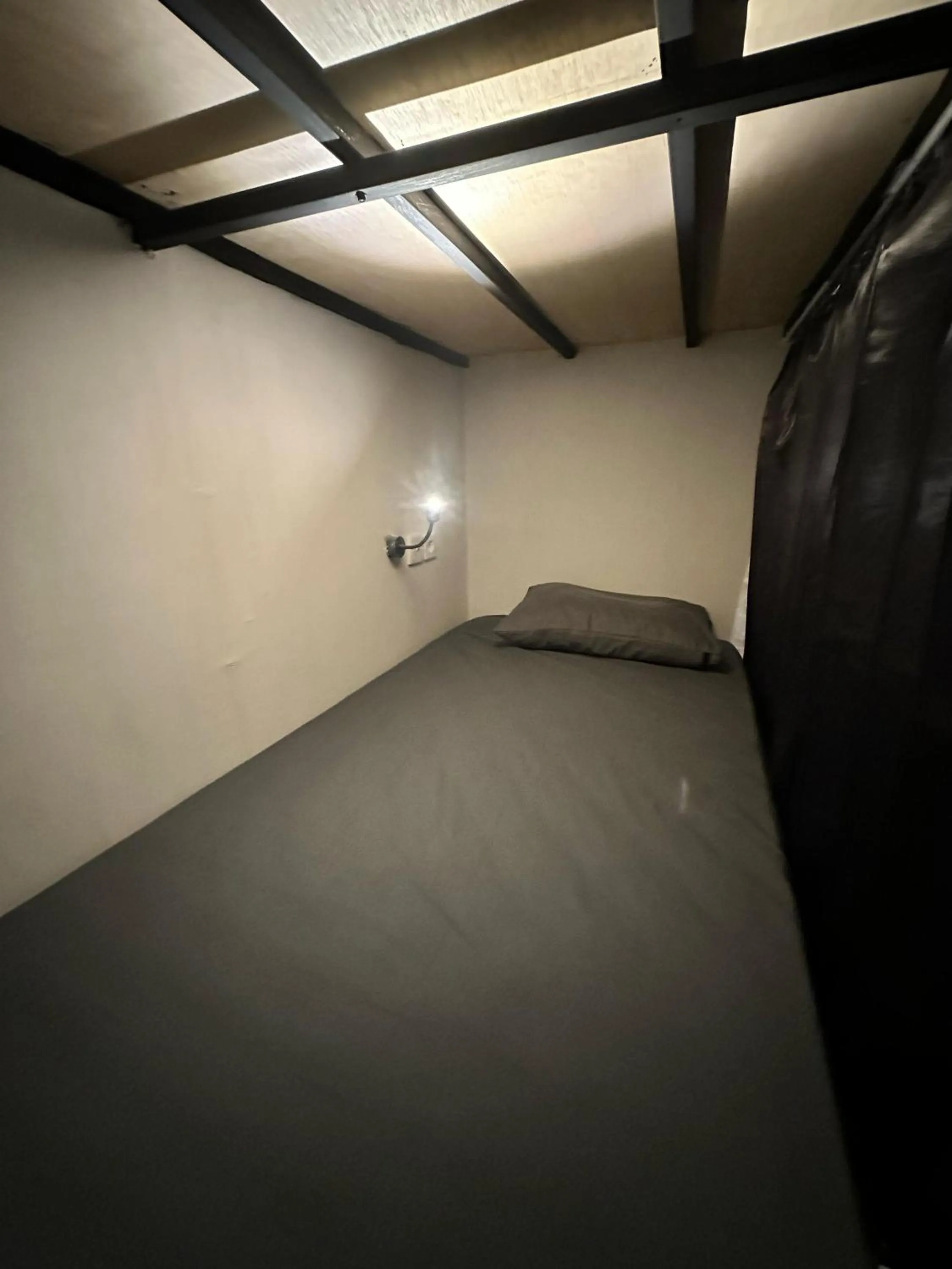 Bed in Cilacap Guest House , Penginapan lokasi strategis di Depan terminal bus cilacap