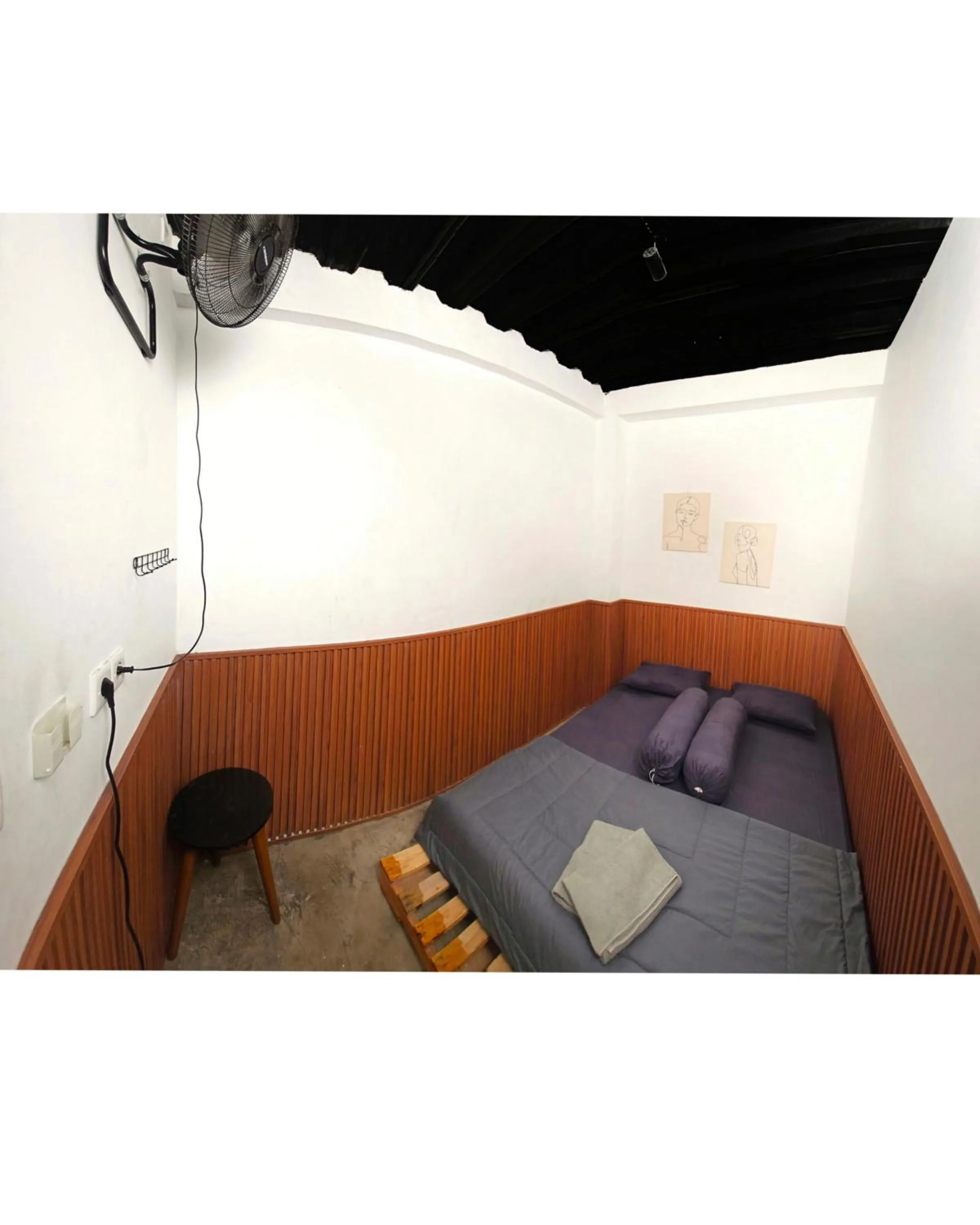 Bed in Cilacap Guest House , Penginapan lokasi strategis di Depan terminal bus cilacap