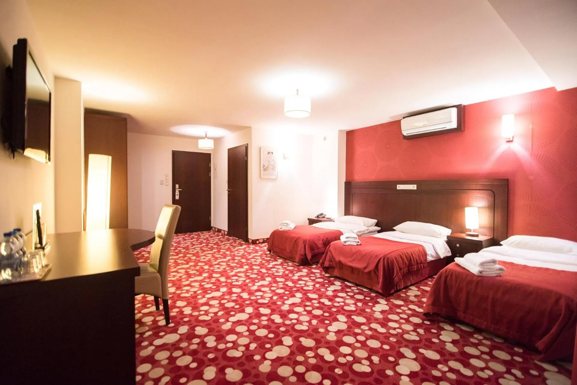 Photo of the whole room, Bed in Hotel Rodan