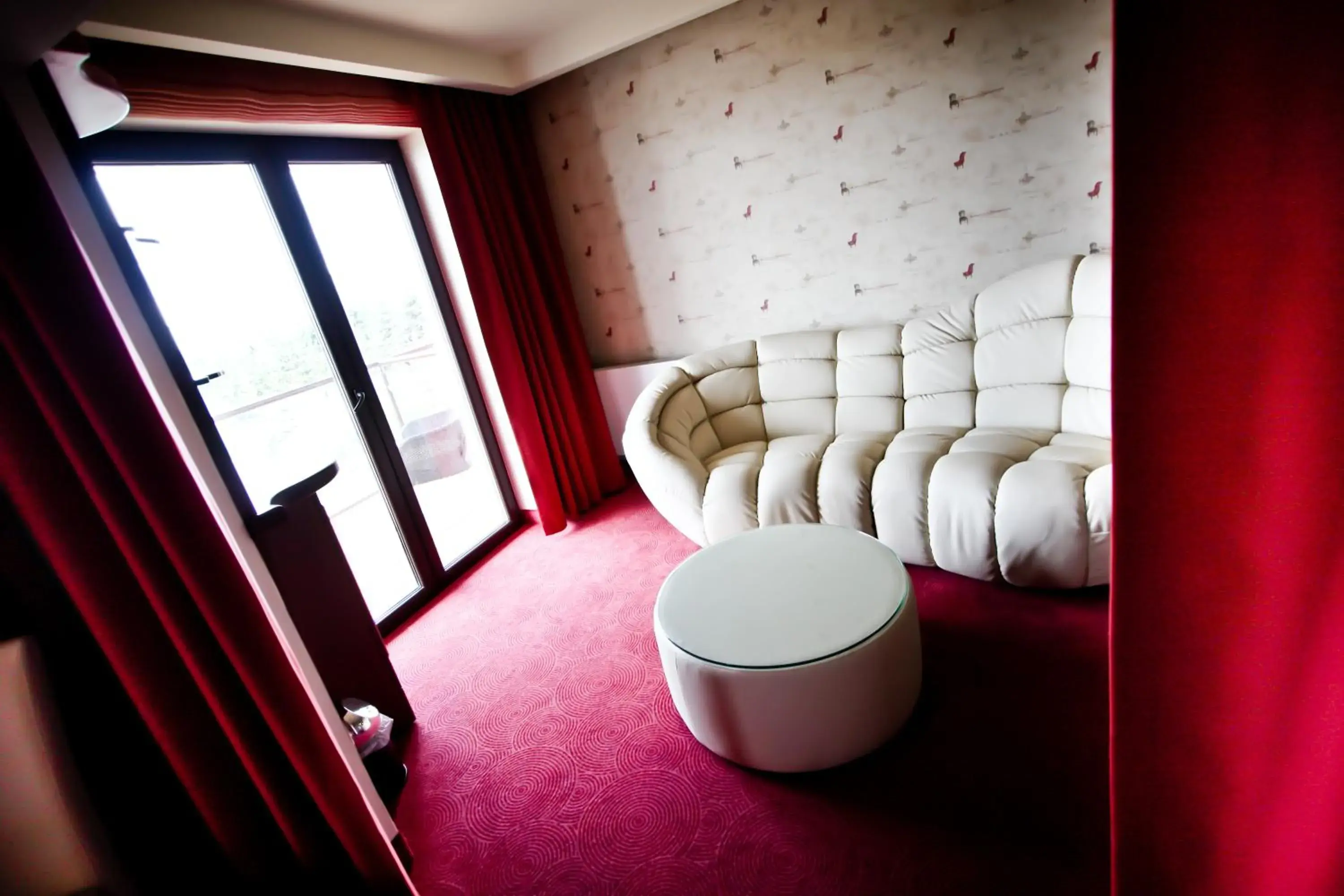 One-Bedroom Apartment with Jacuzzi in Hotel Rodan One-Bedroom Apartment with Jacuzzi in Hotel Rodan