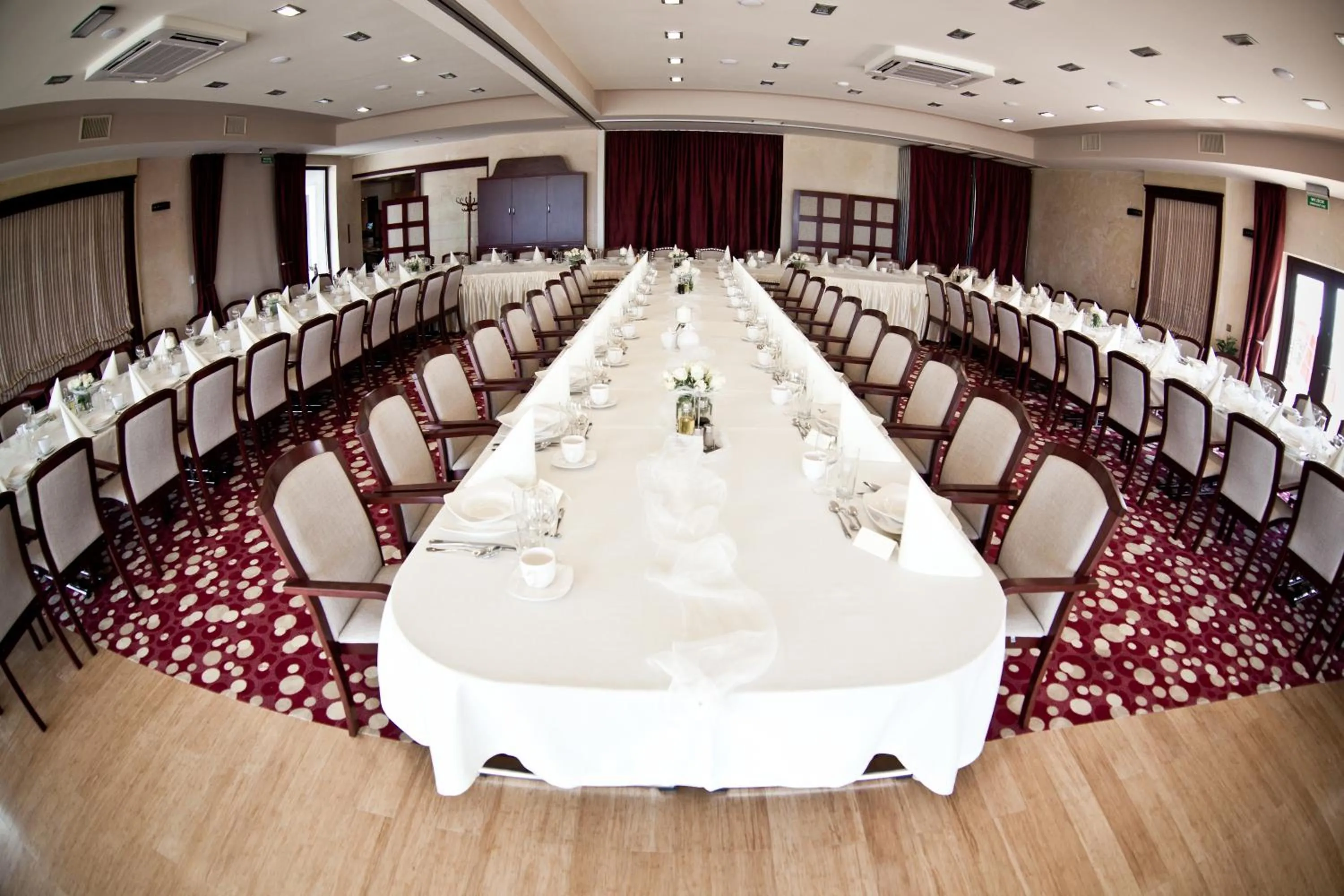 Restaurant/places to eat in Hotel Rodan