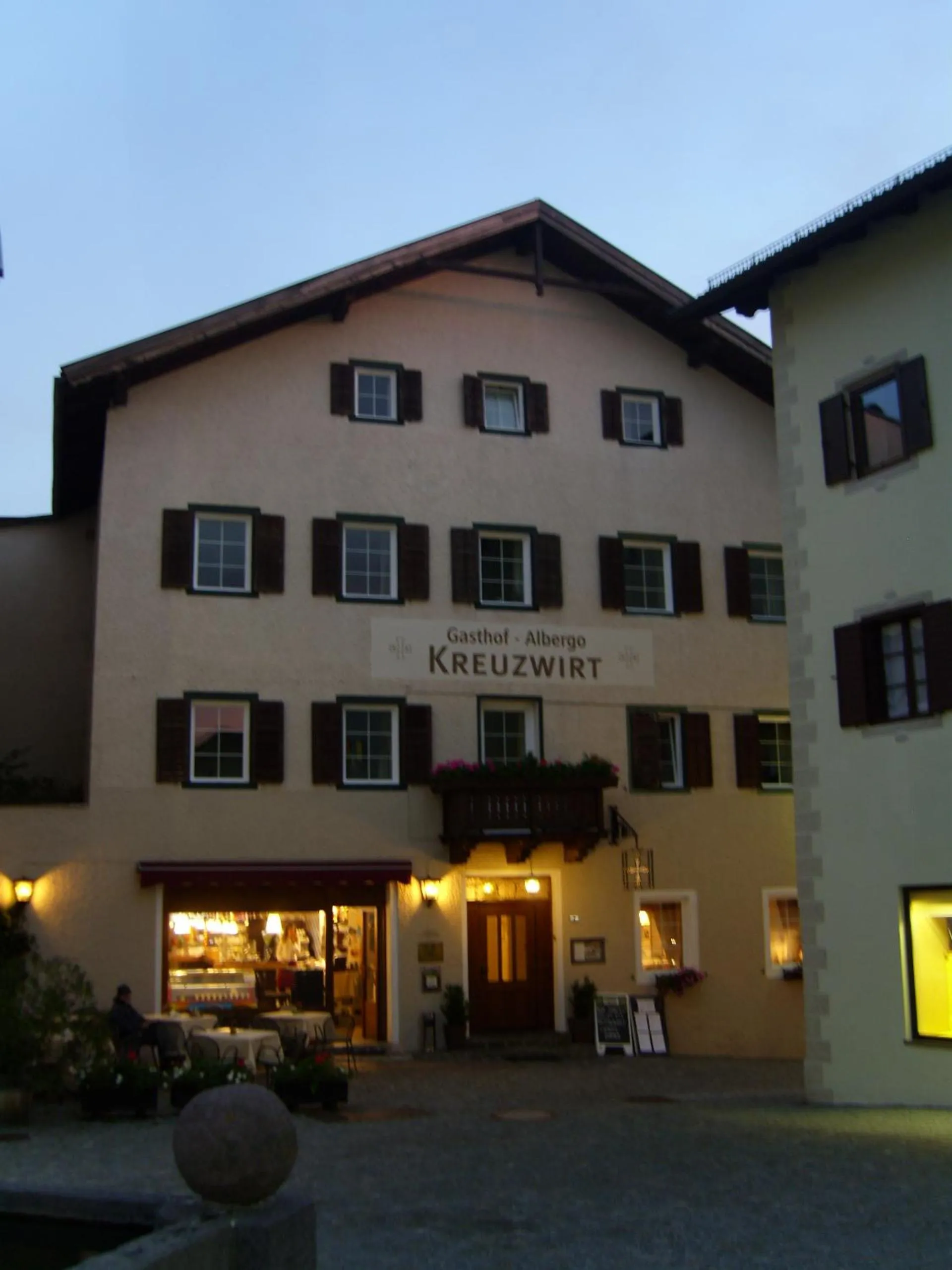 Facade/entrance in Gasthof Albergo Kreuzwirt