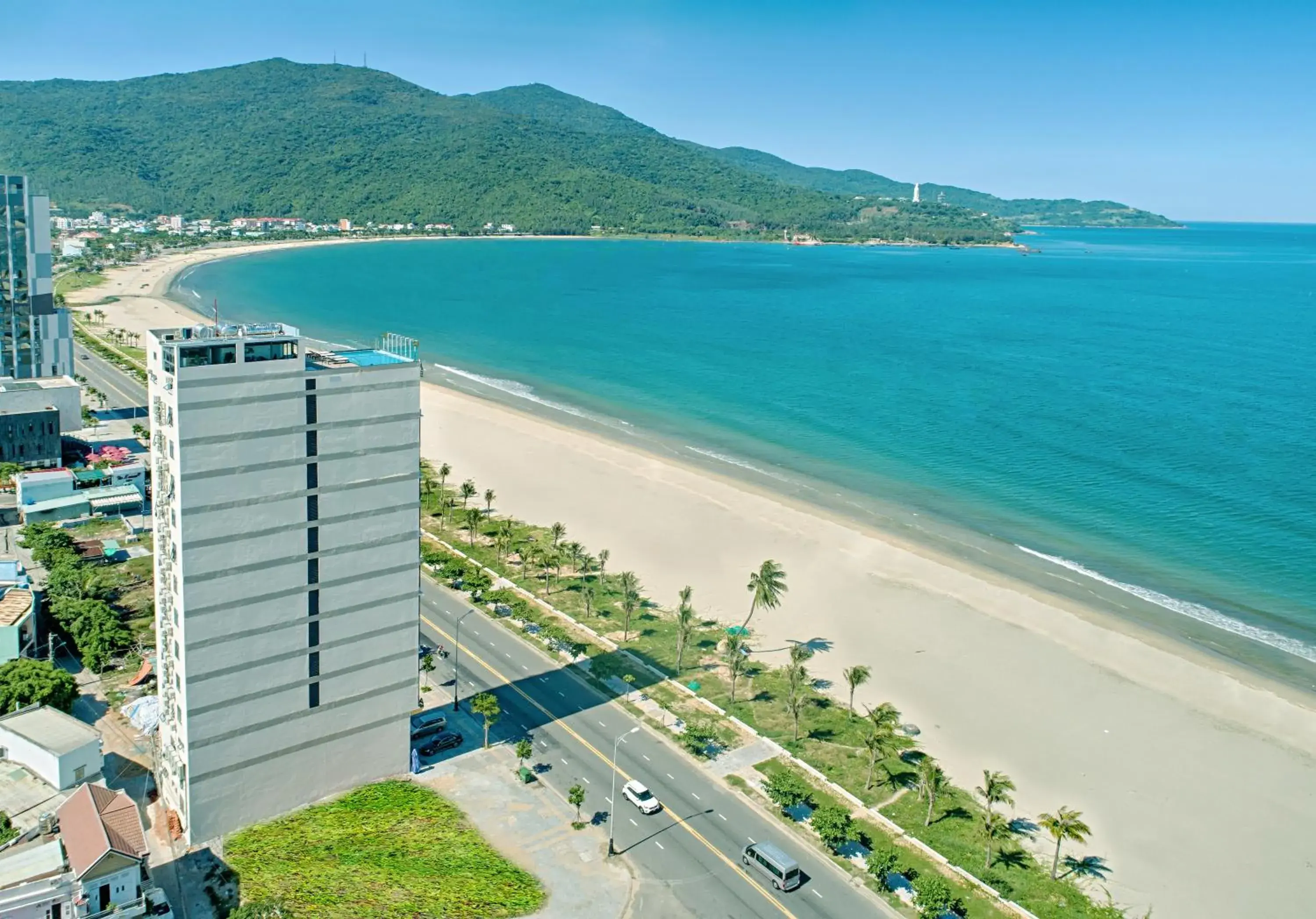 Property building in Alisia Beach Hotel Da Nang Property building in Alisia Beach Hotel Da Nang