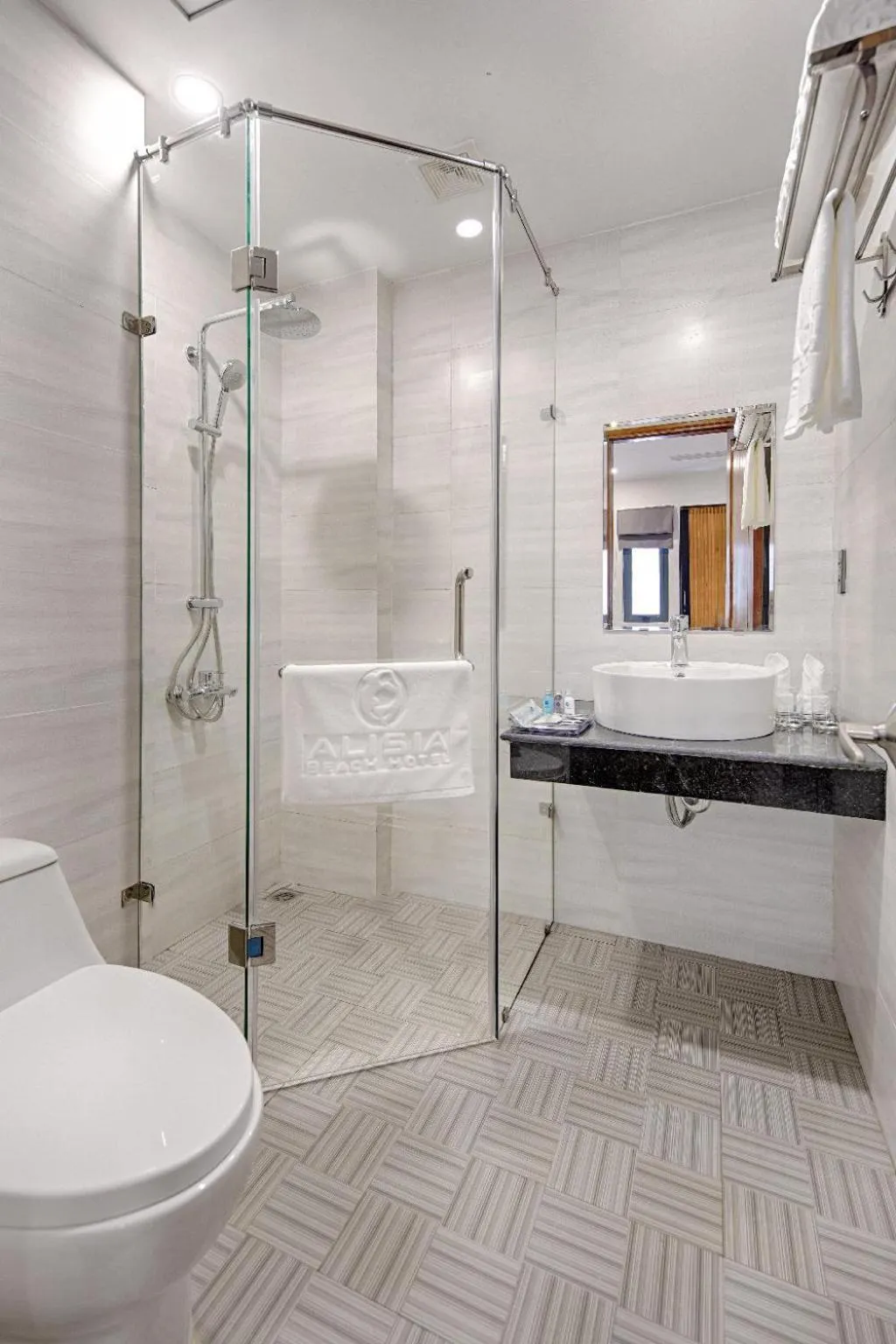 Shower in Alisia Beach Hotel Da Nang
