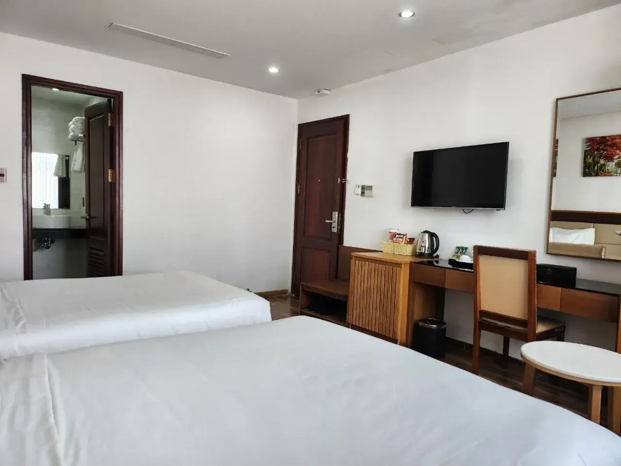 Triple Room with City View in Alisia Beach Hotel Da Nang Triple Room with City View in Alisia Beach Hotel Da Nang