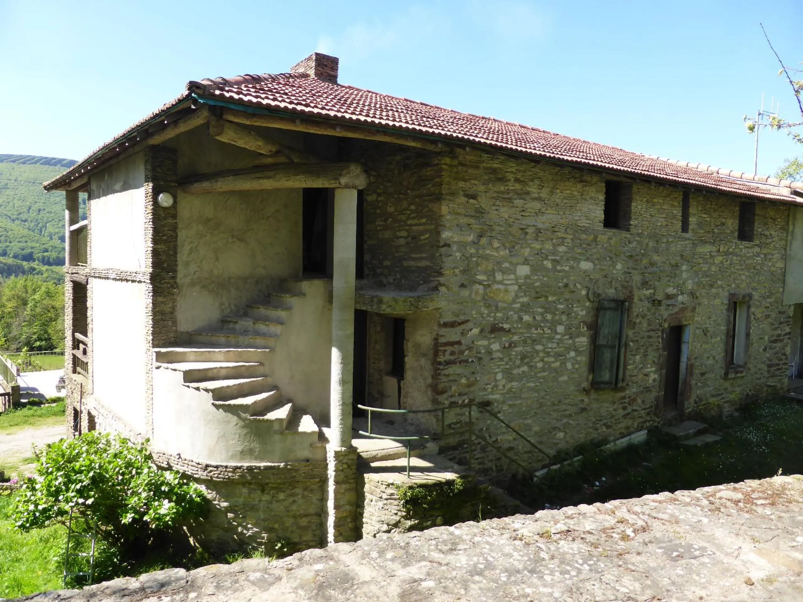 Property building in B and B Sycomore, La Bouriotte