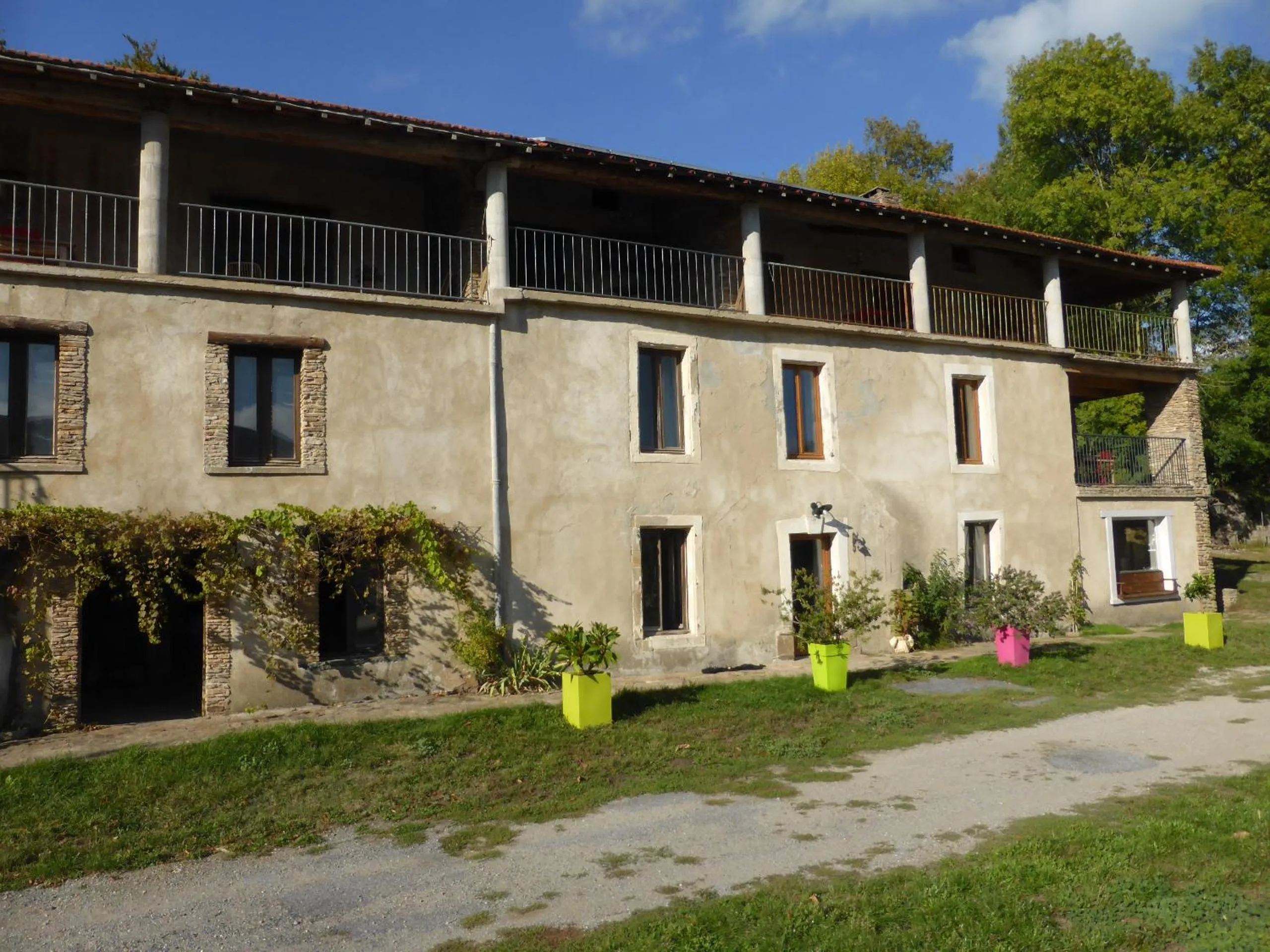 Property building in B and B Sycomore, La Bouriotte