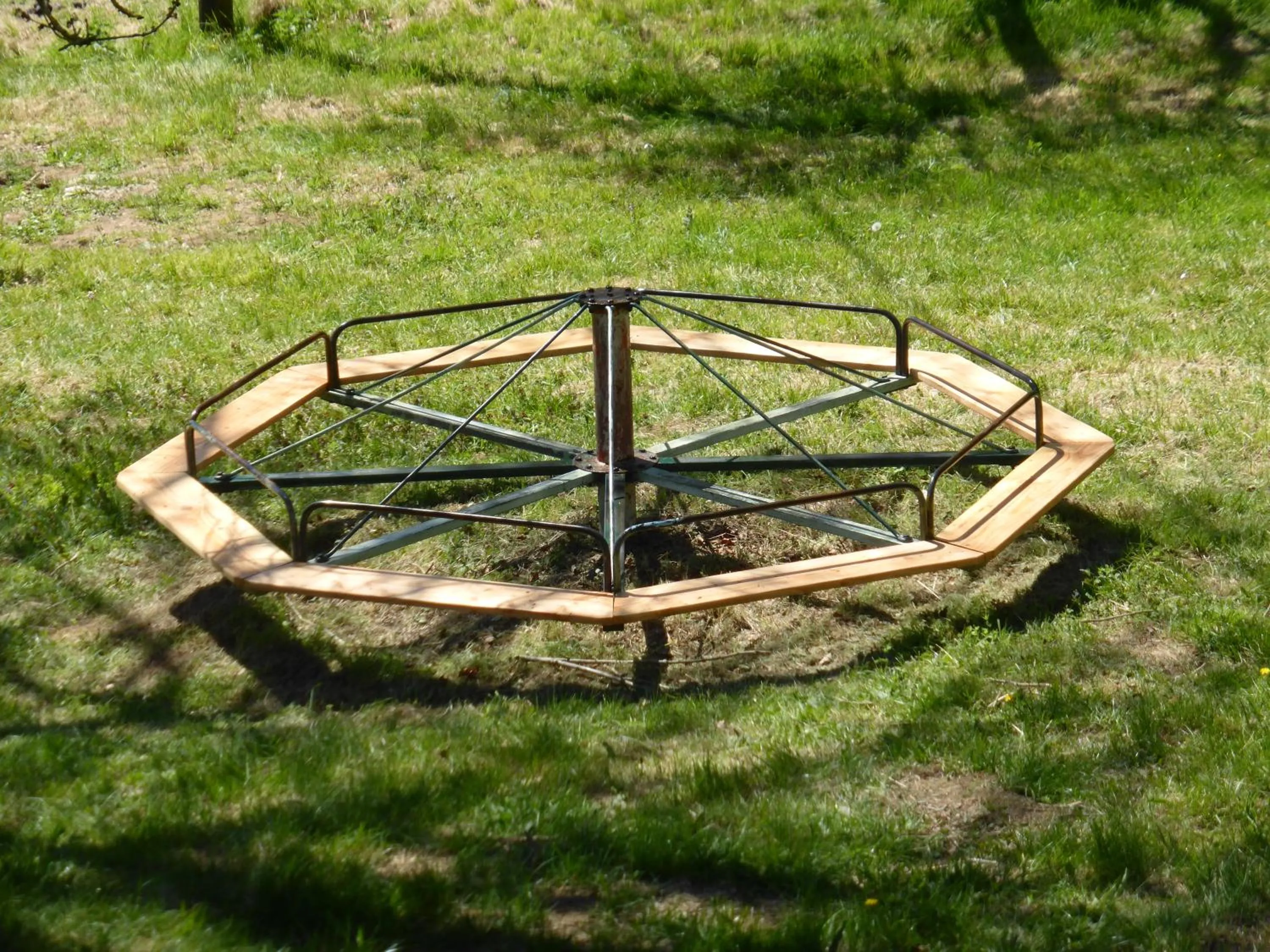 Children play ground in La Bouriotte, chambre d'hôtes Sycomore,