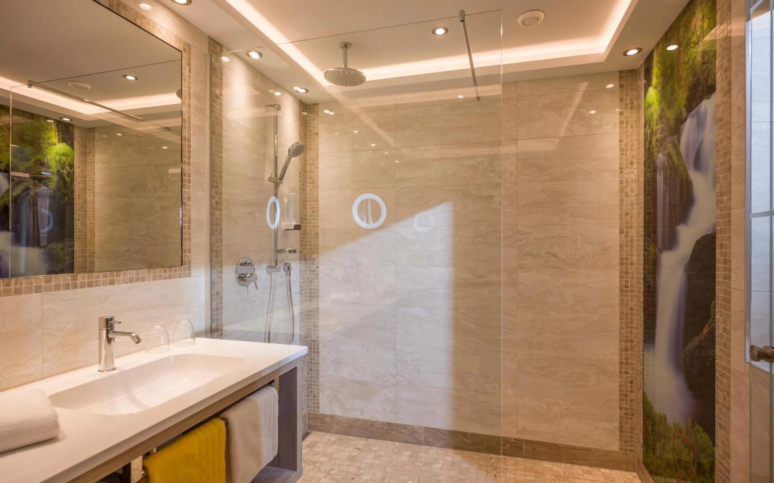 Shower in Hotel Bichlingerhof