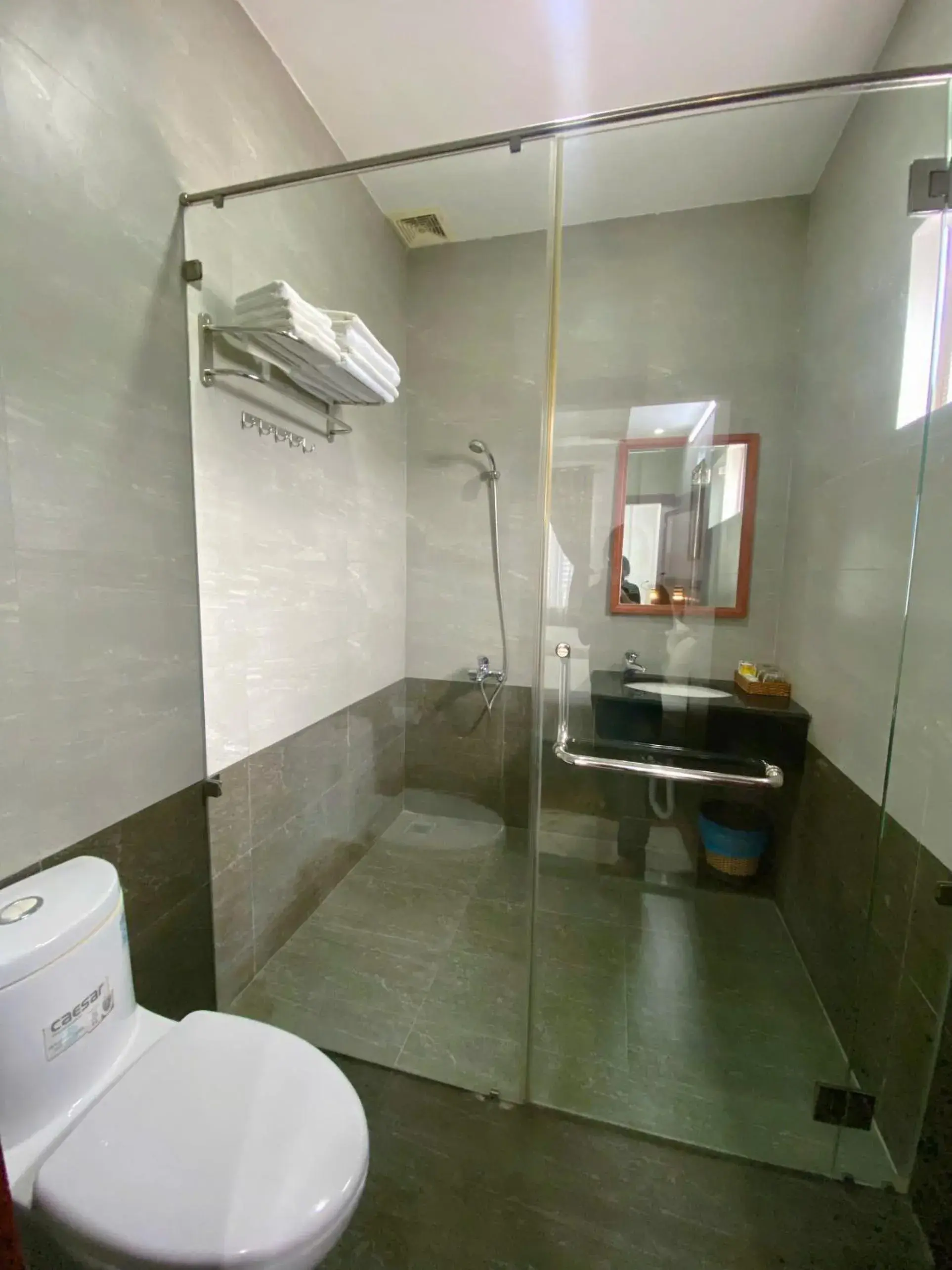 Quadruple Room with Shower in Flora Quy Nhon Hotel Quadruple Room with Shower in Flora Quy Nhon Hotel