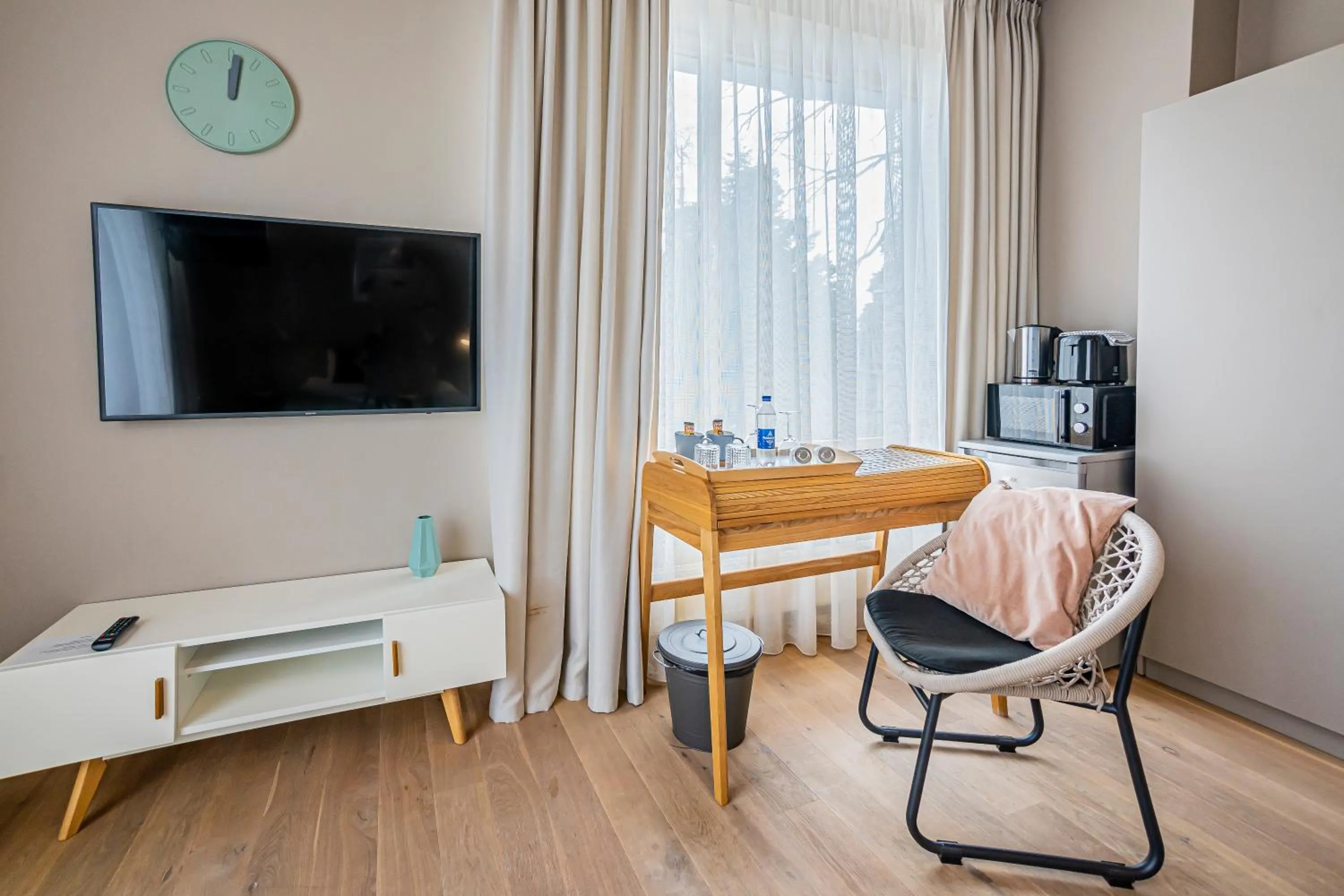 TV and multimedia in Tamara Suites & Apartments