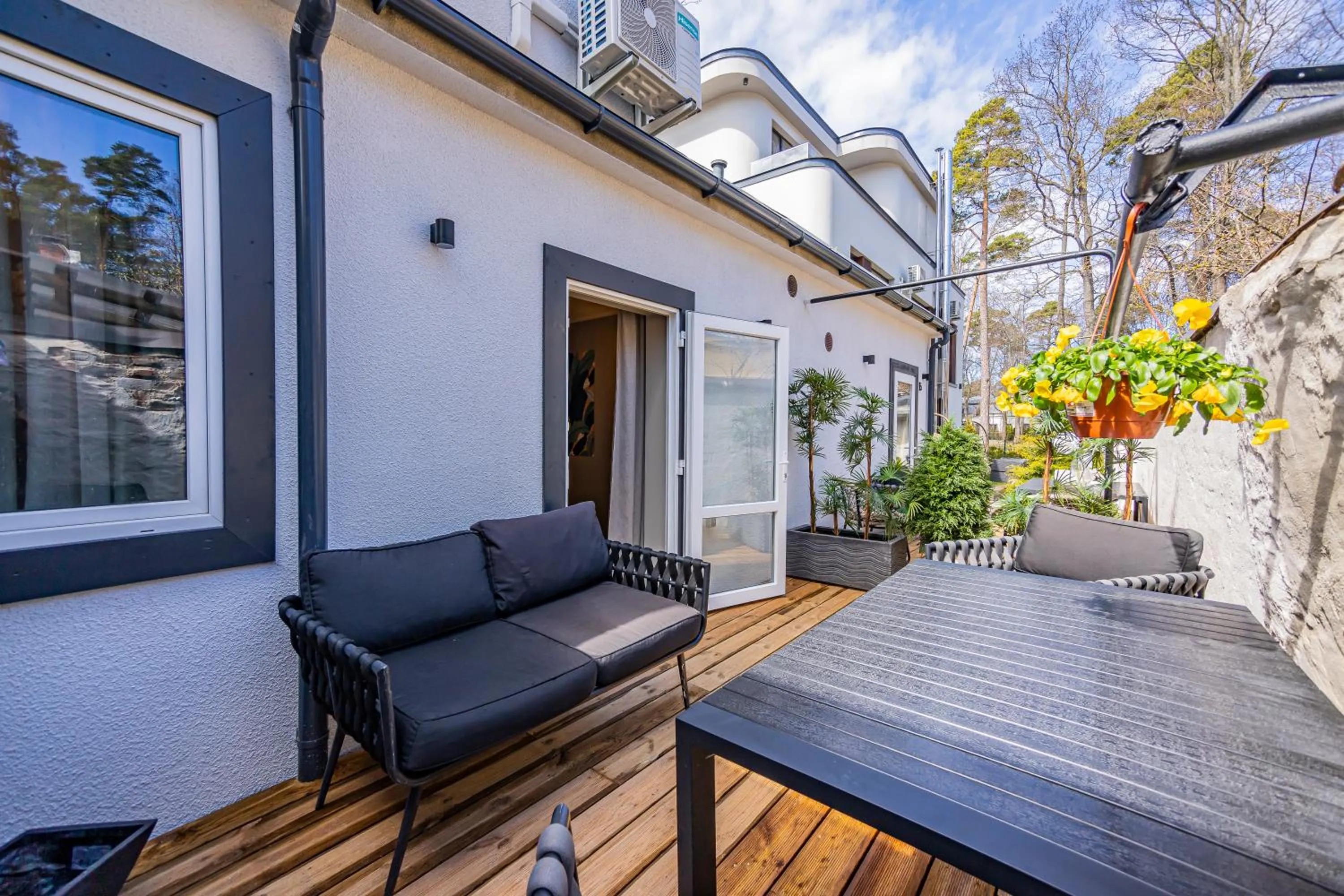 Tamara Suites & Apartments