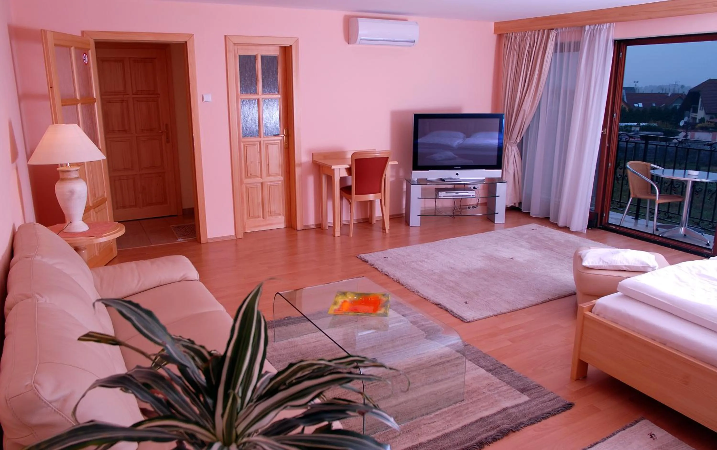 Living room, Bed in Hotel Karpatsky Dvor Lozorno