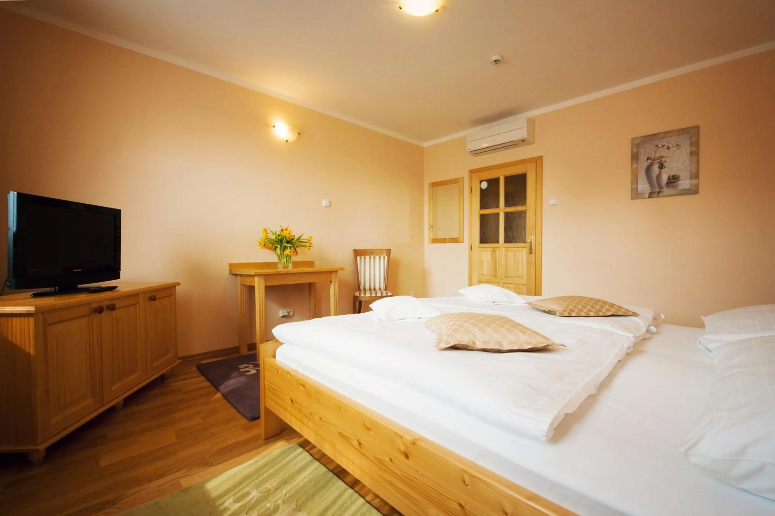 Bed in Hotel Karpatsky Dvor Lozorno