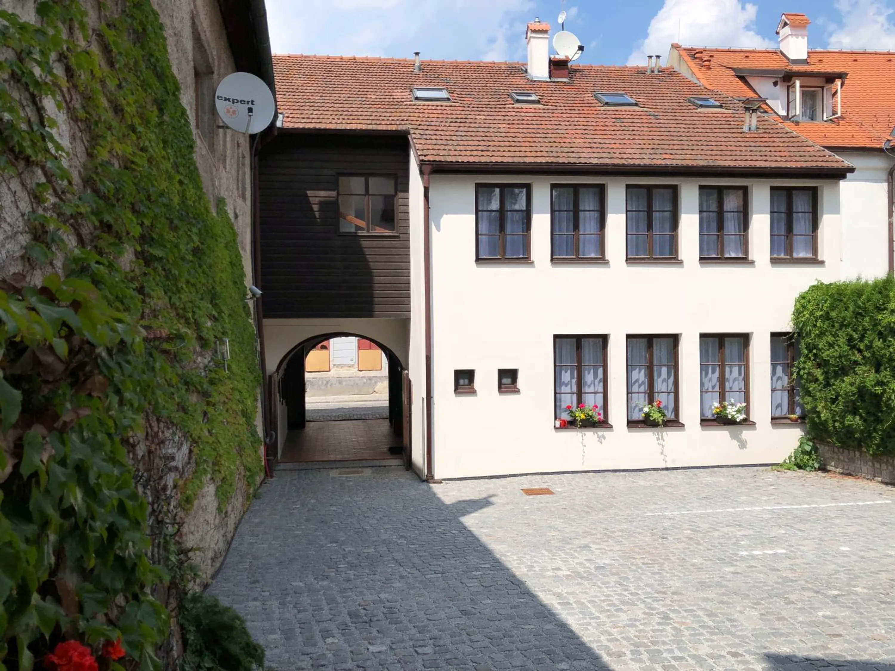 Property building in Familia