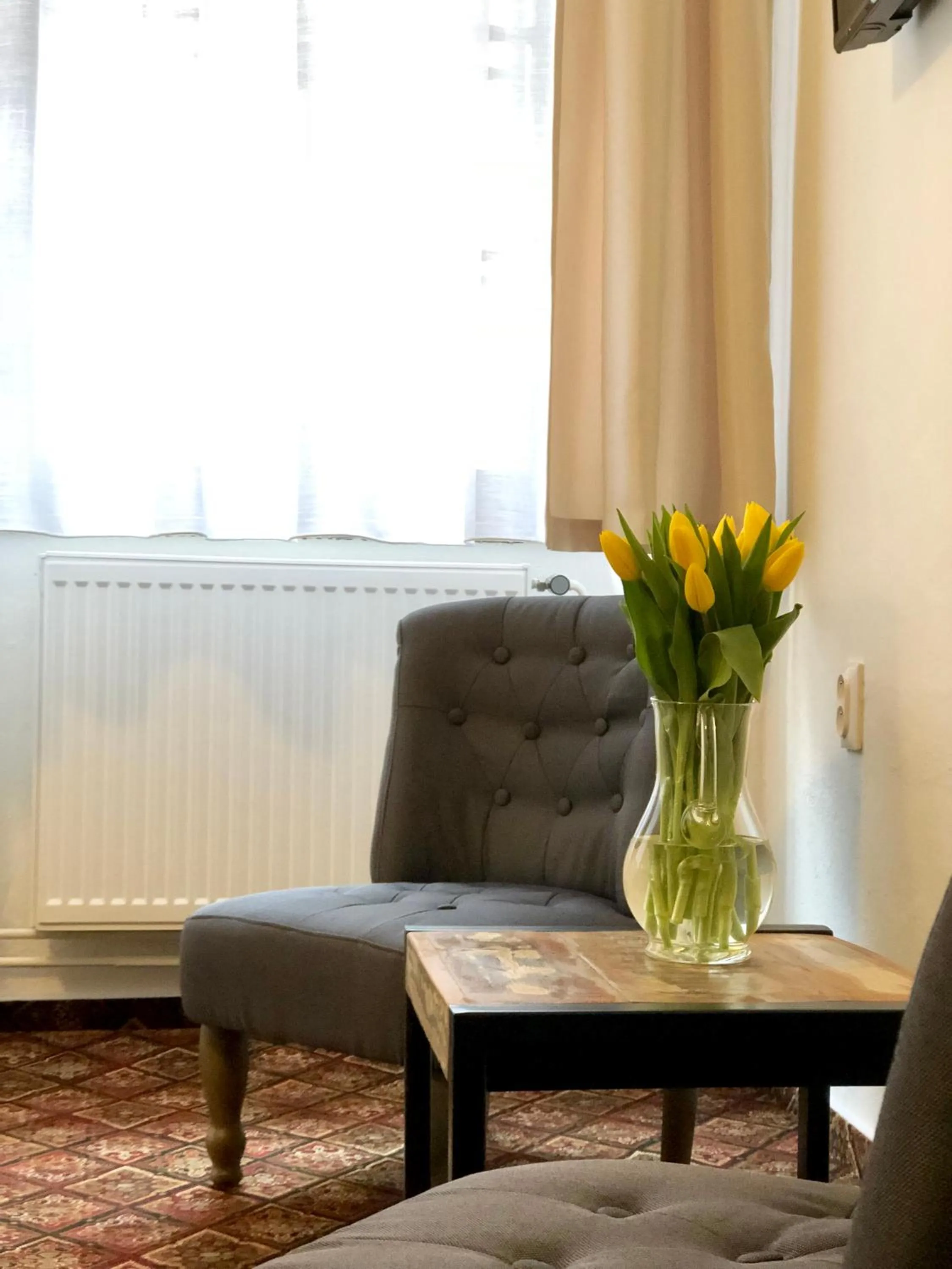 Seating area in Familia