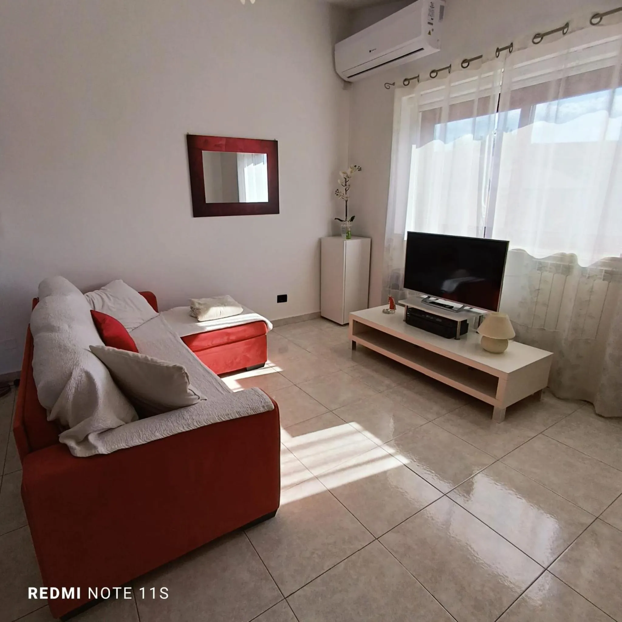 Communal lounge/ TV room in Via del Mare
