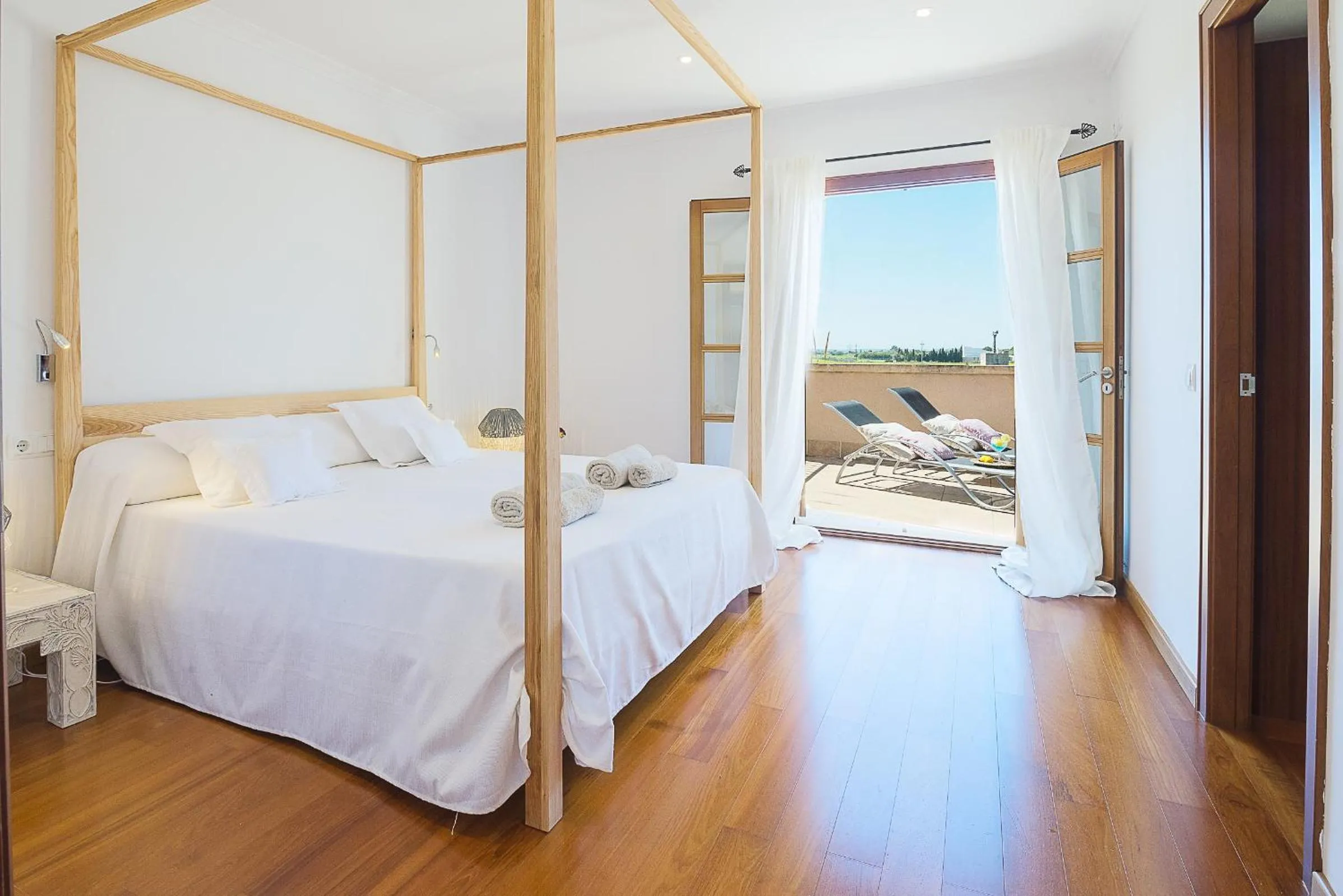 Bedroom, Bed in Villa Ses Quaranta
