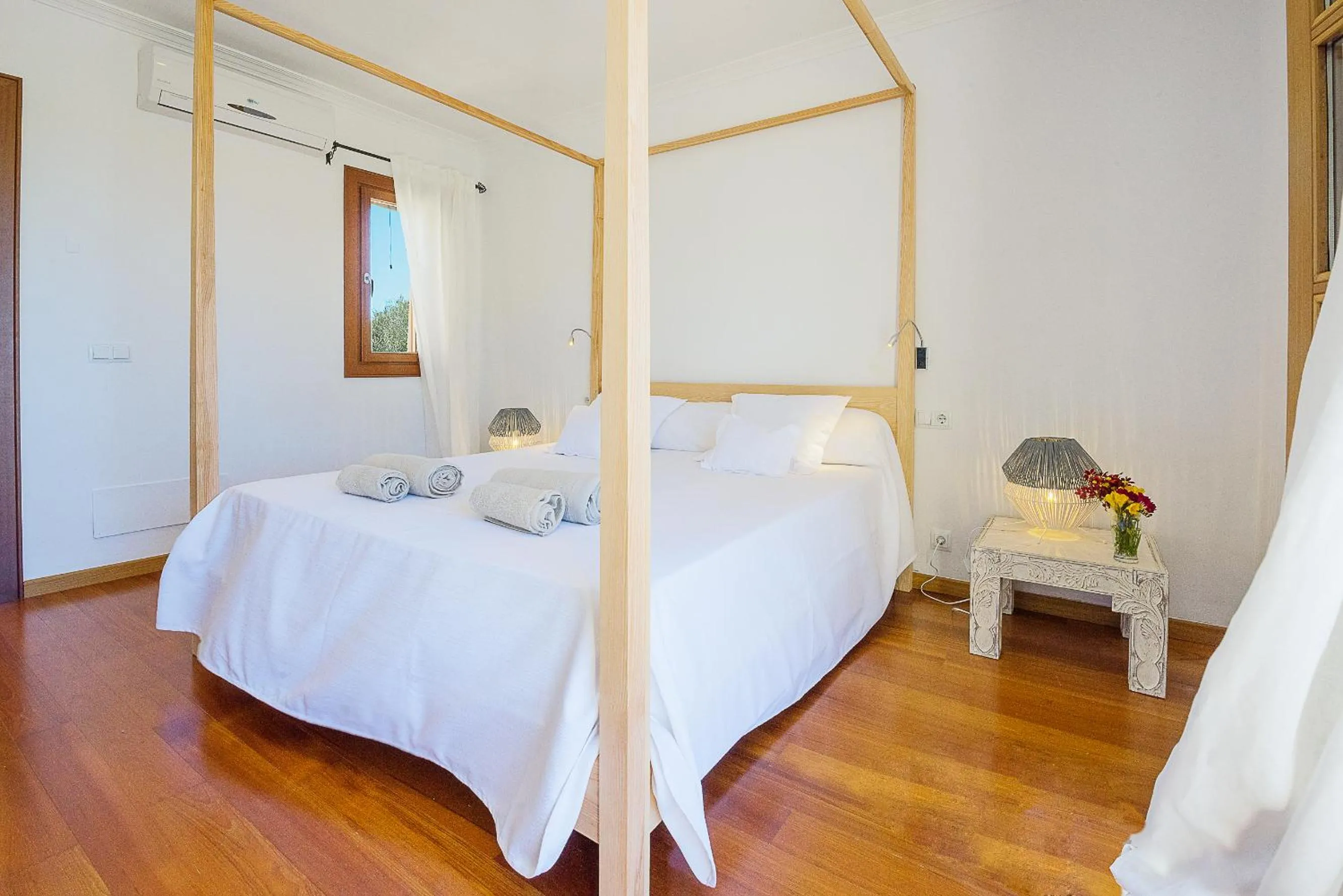Bedroom, Bed in Villa Ses Quaranta