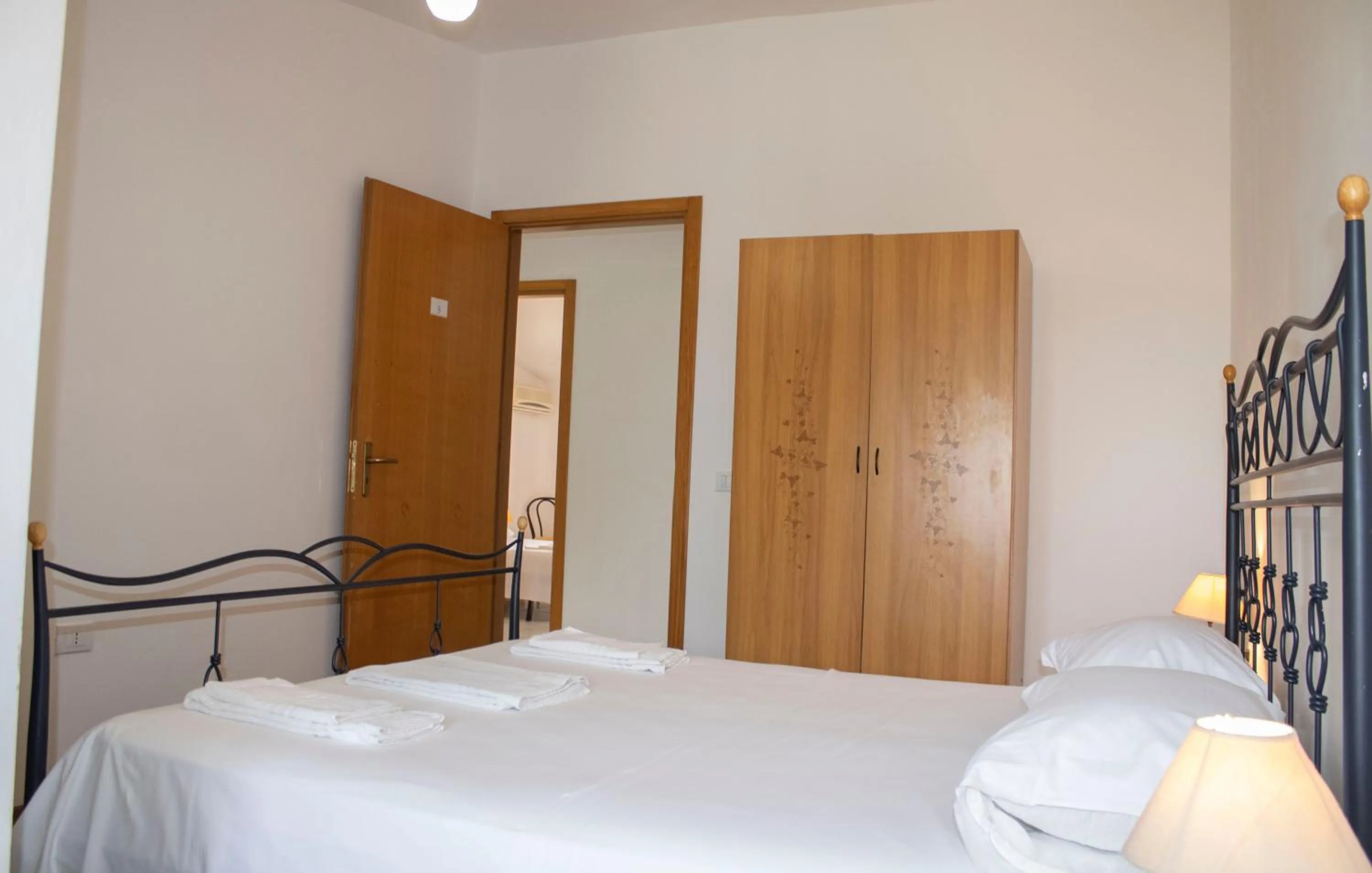 Bedroom, Bed in Agriturismo Bellajo - Ville Rustiche con Piscina