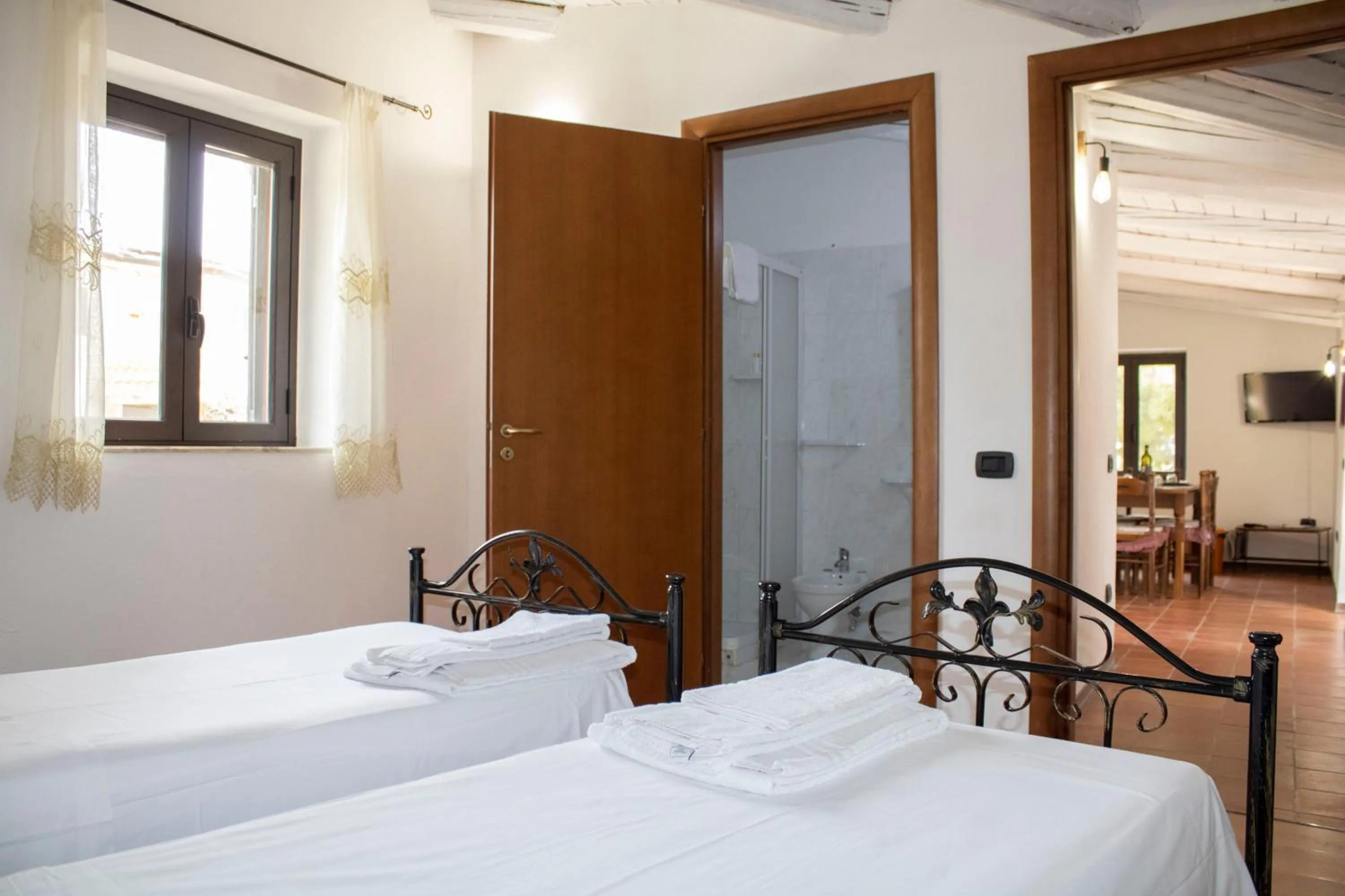 Bedroom, Bed in Agriturismo Bellajo - Ville Rustiche con Piscina