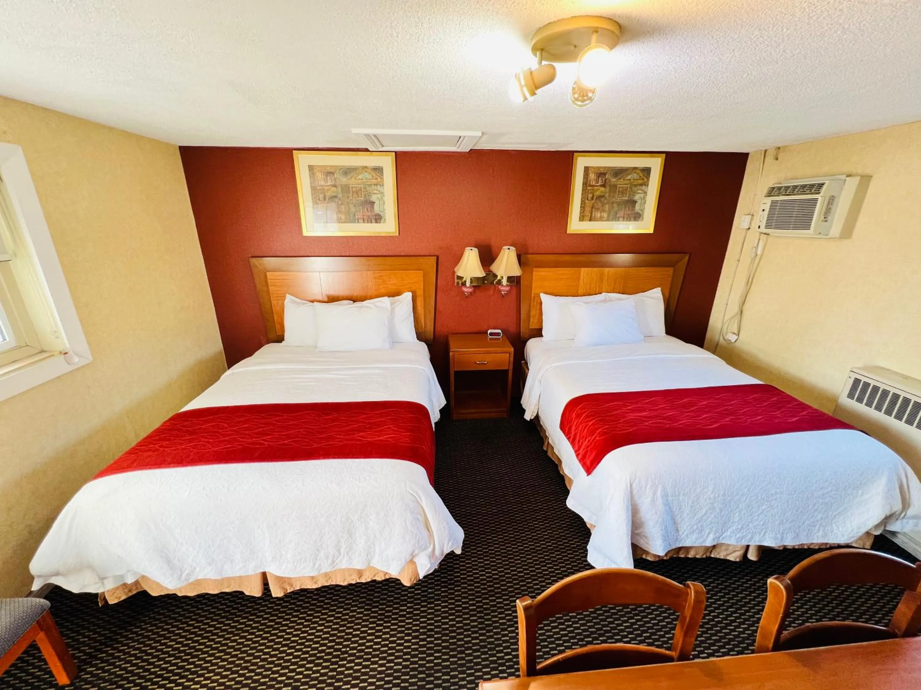 Bedroom, Bed in Bestway Motel