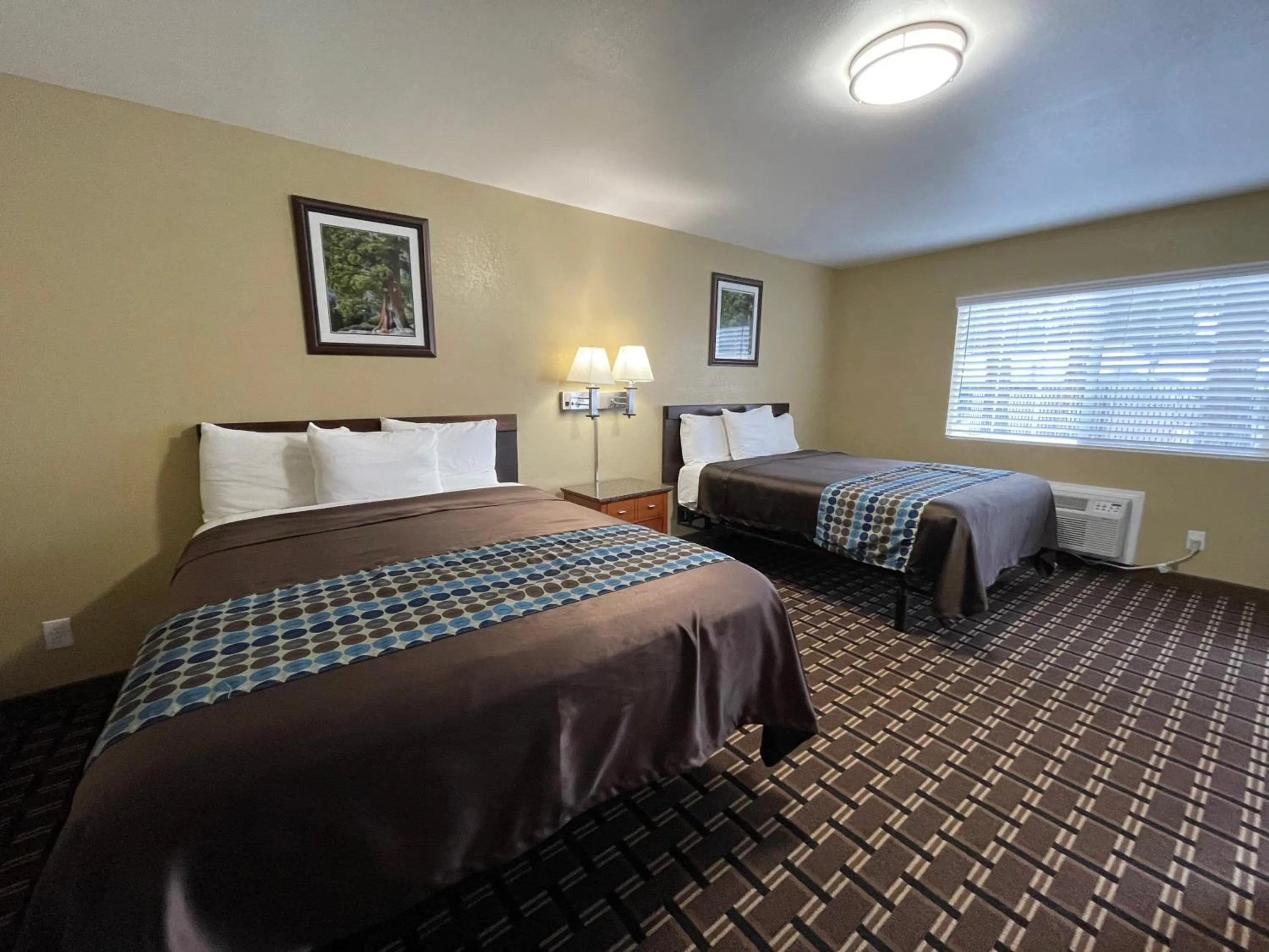 Bed in Tahoe Hacienda Inn