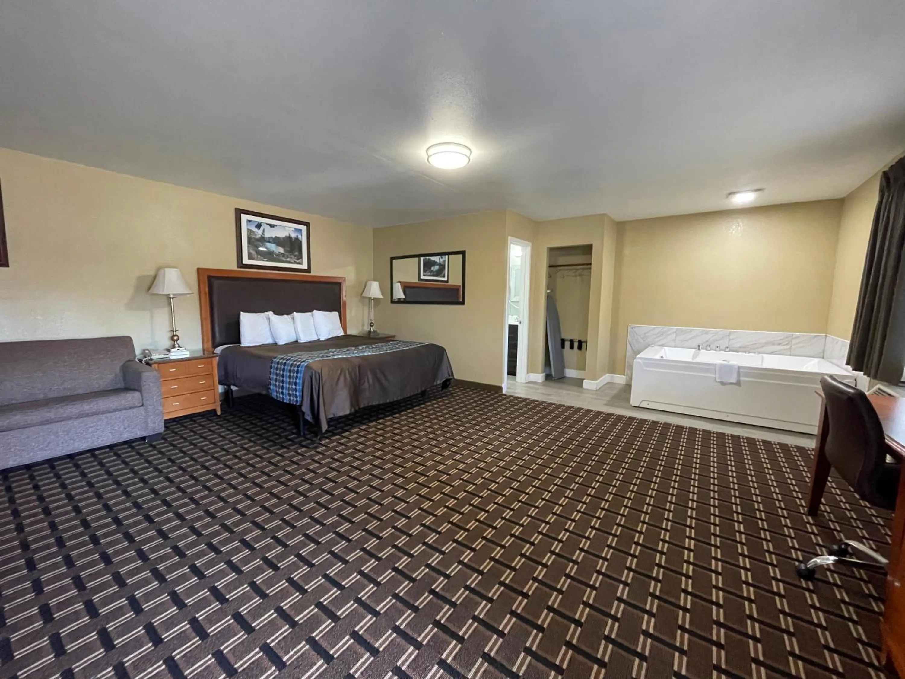 Bed in Tahoe Hacienda Inn