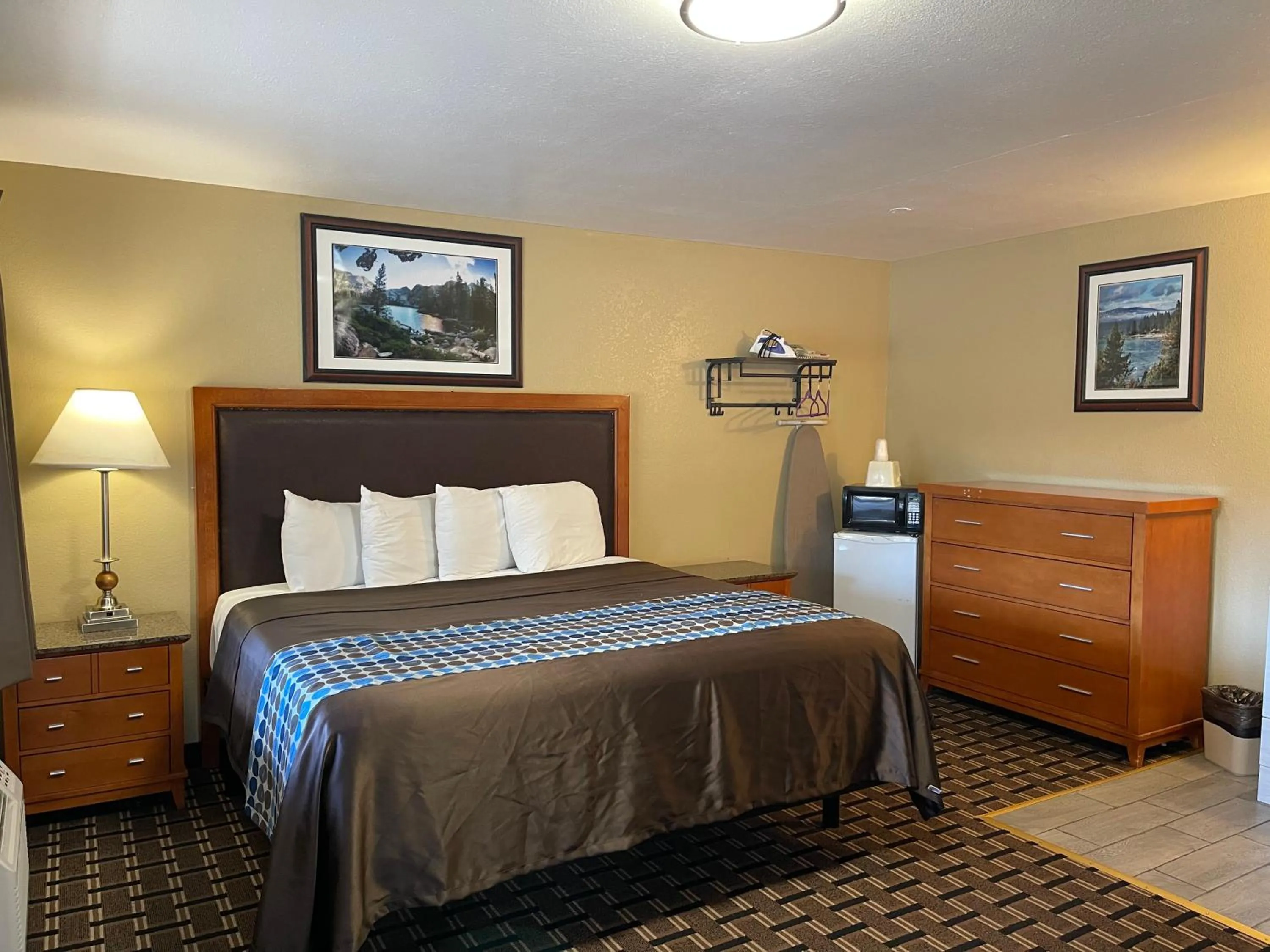 Bed in Tahoe Hacienda Inn