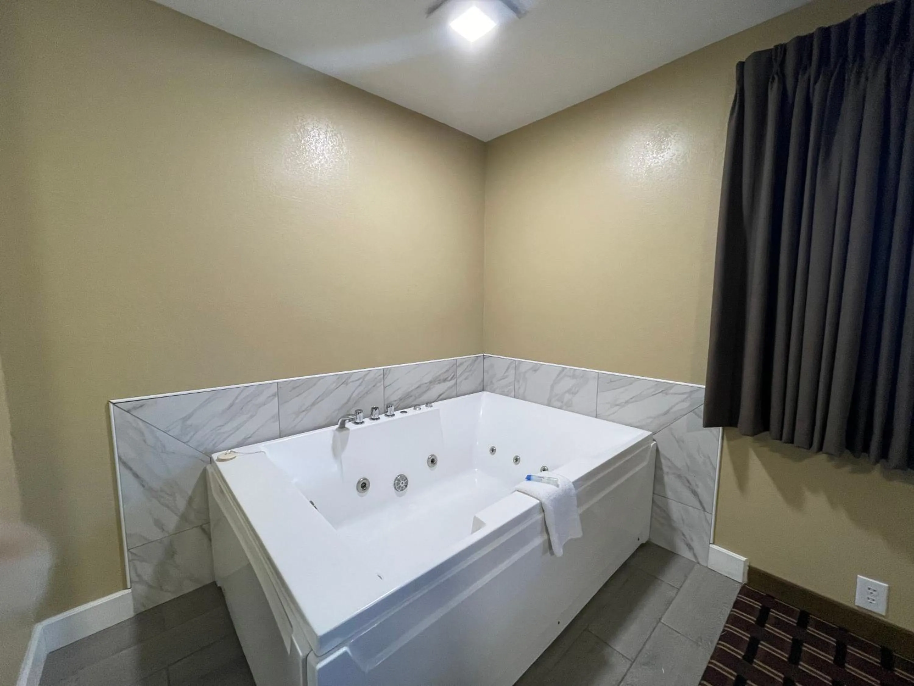 Bed in Tahoe Hacienda Inn