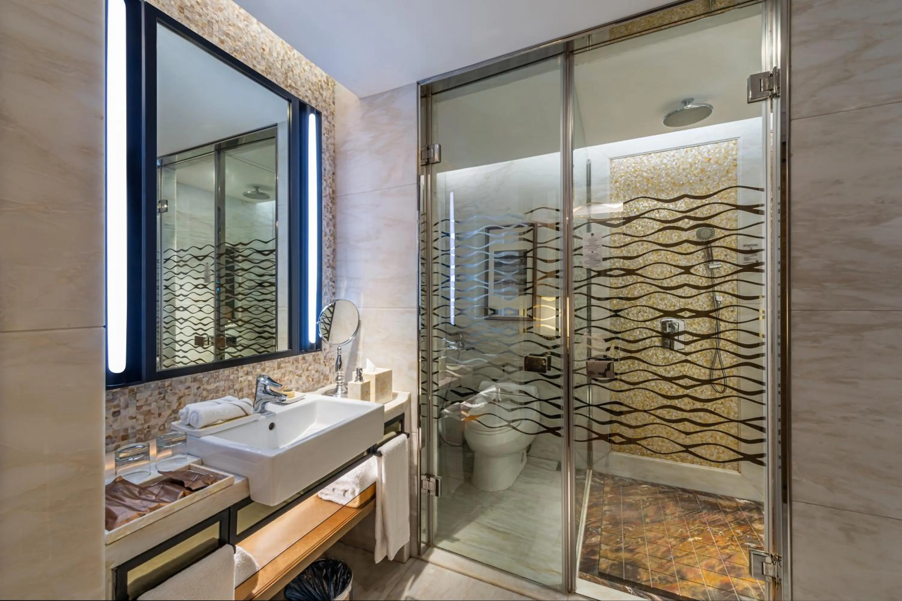 Shower in Narcissus Obhur Resort & Spa