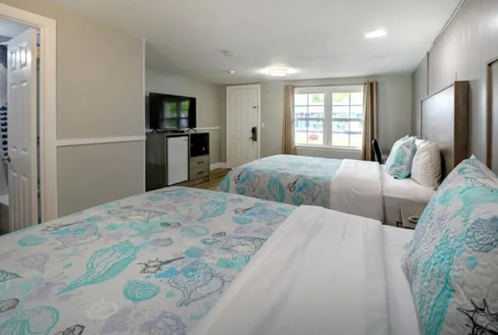 Bed in Windrift Motel