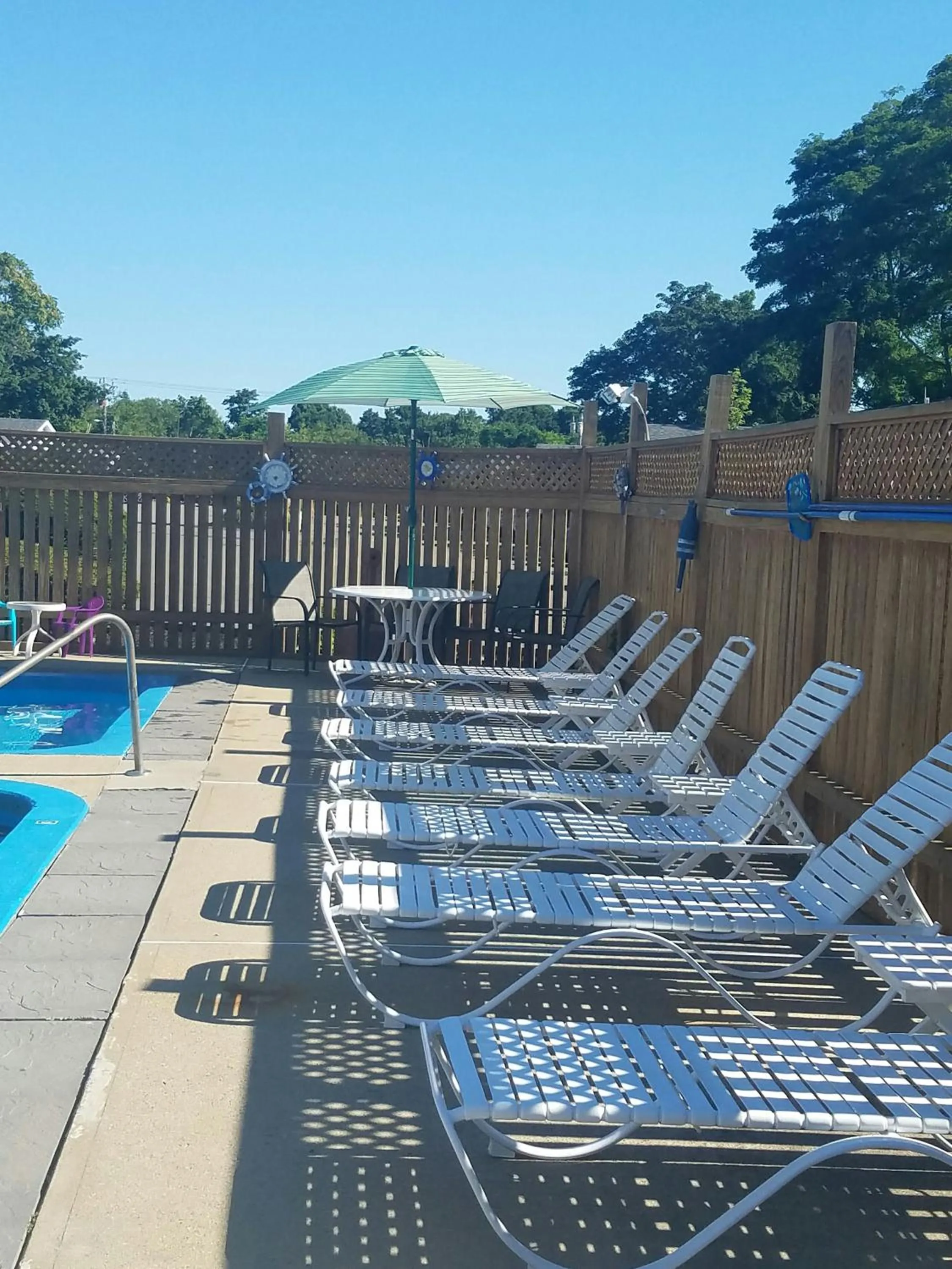 Swimming pool in Windrift Motel