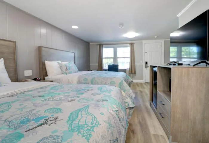 Bed in Windrift Motel