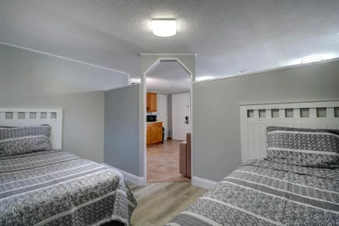 Bed in Windrift Motel