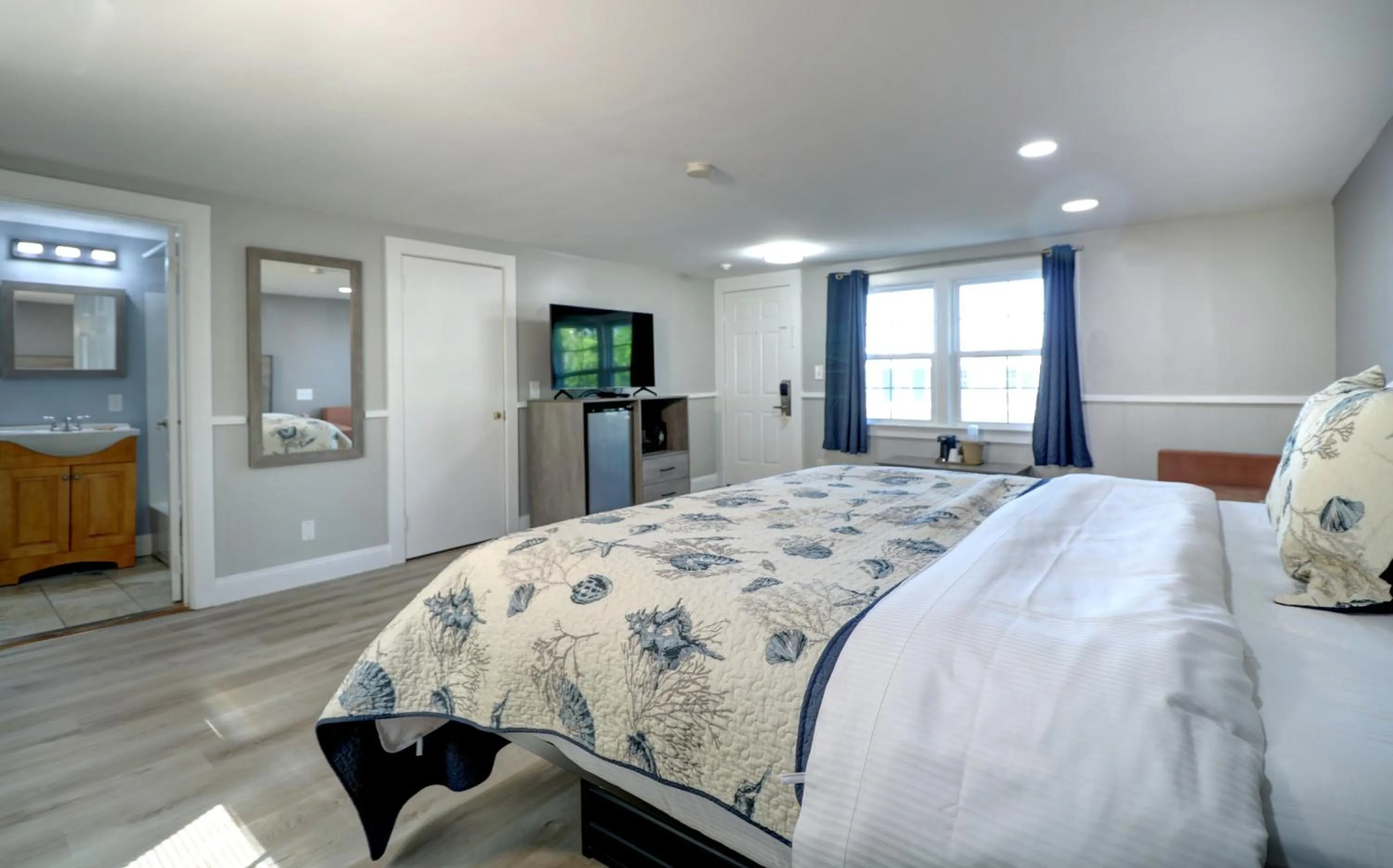 Bed in Windrift Motel