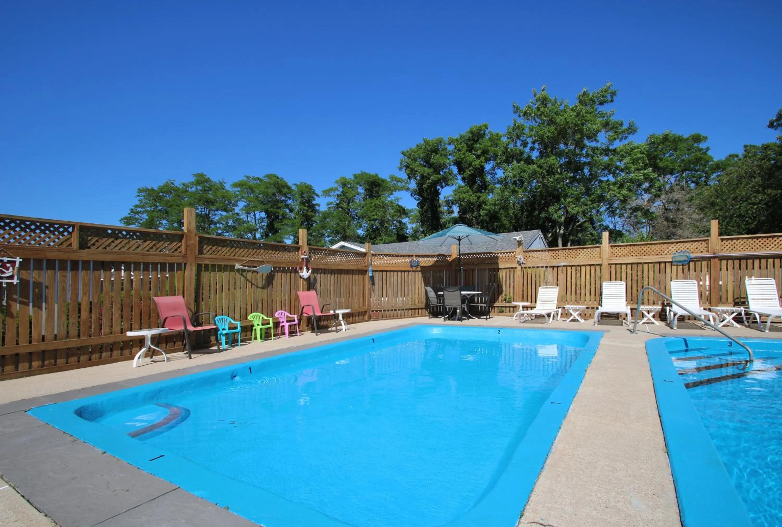 Swimming pool in Windrift Motel