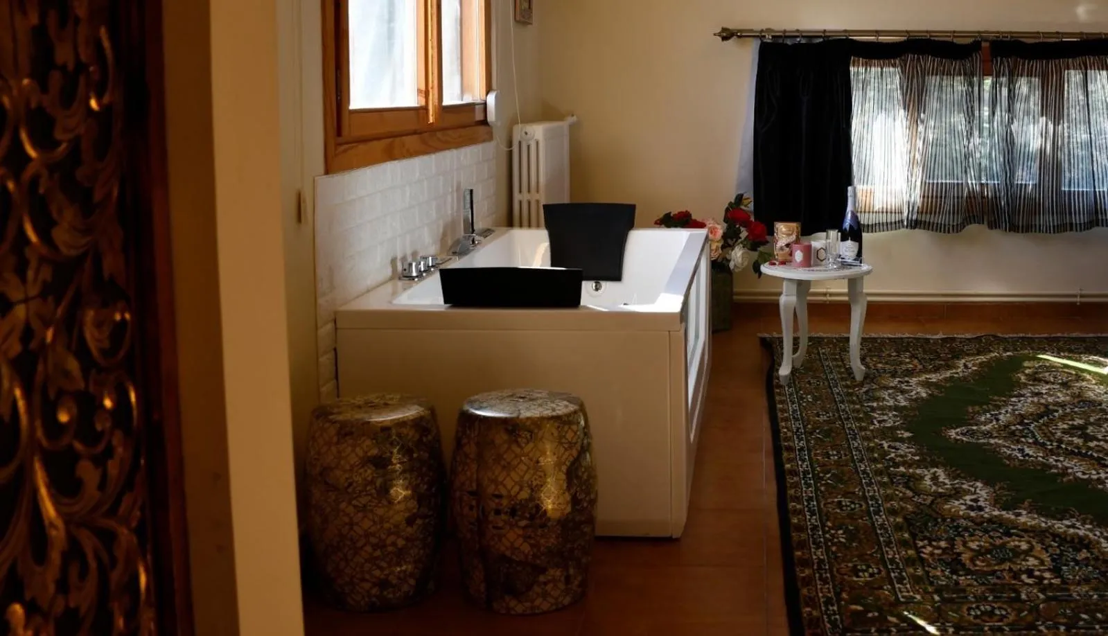 Hot Tub, Bed in Hospedería Casa Martell