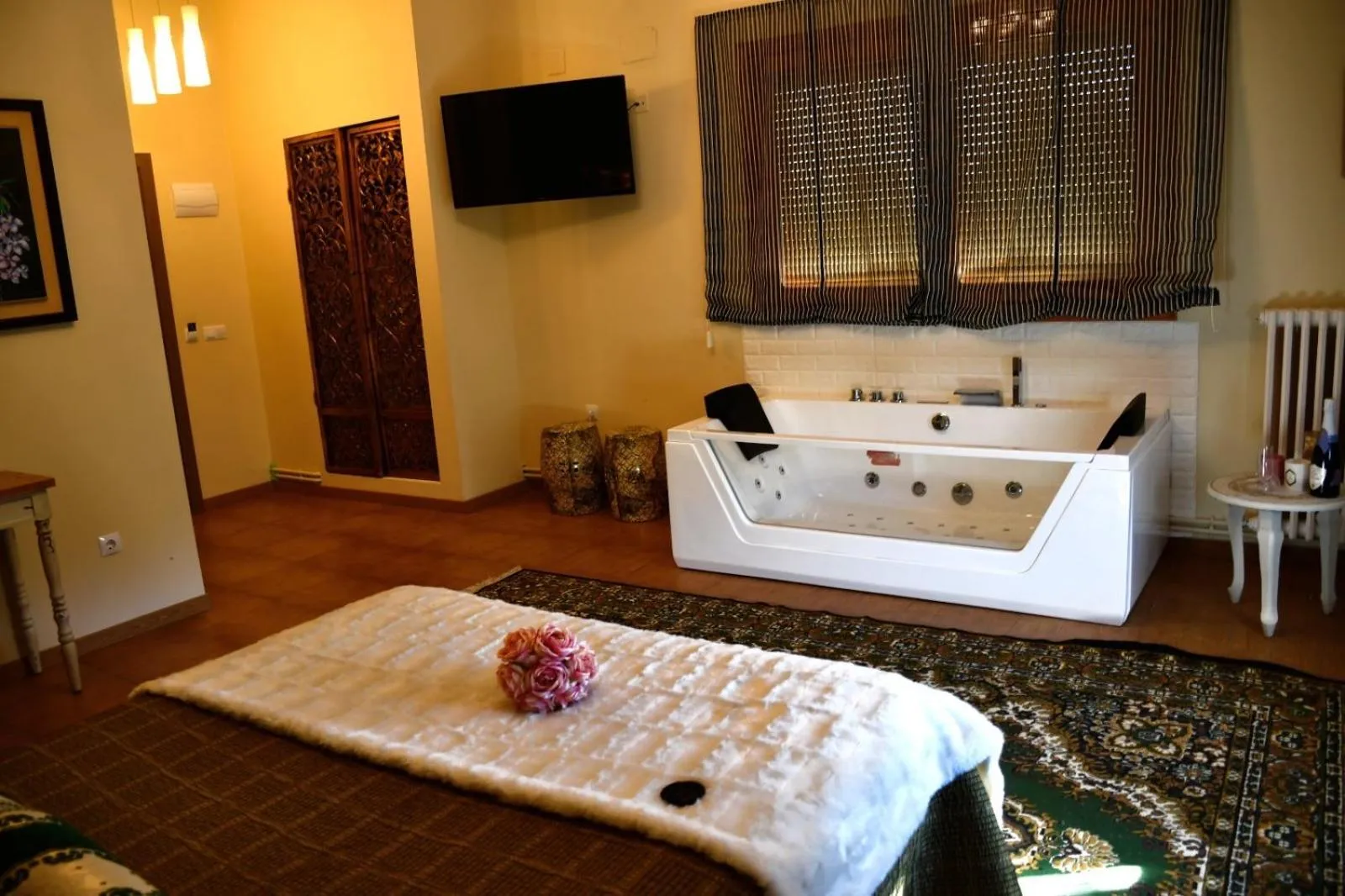 Hot Tub, Bed in Hospedería Casa Martell