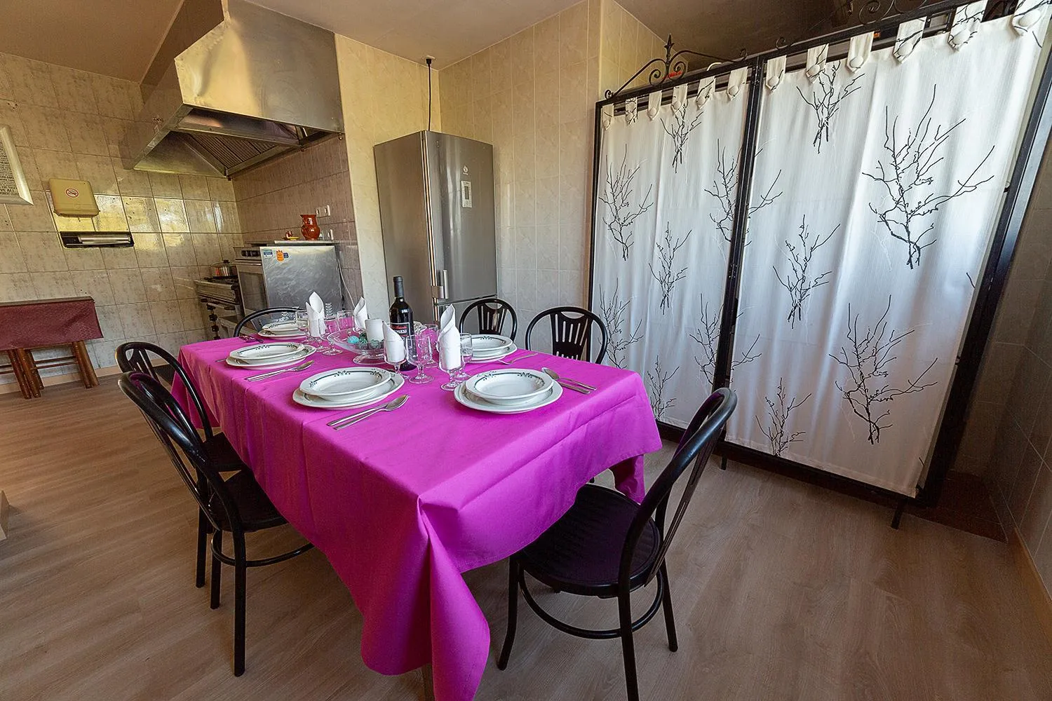 Communal kitchen in Hospedería Casa Martell
