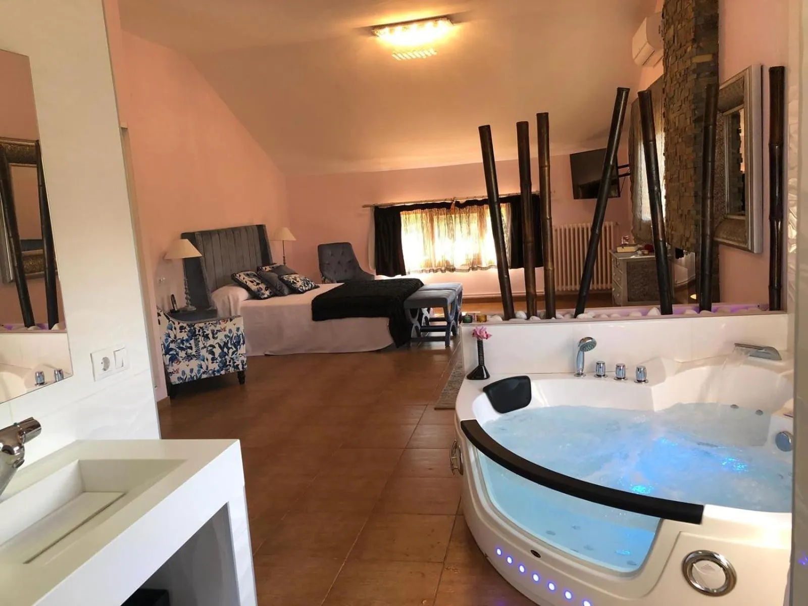 Photo of the whole room in Hospedería Casa Martell