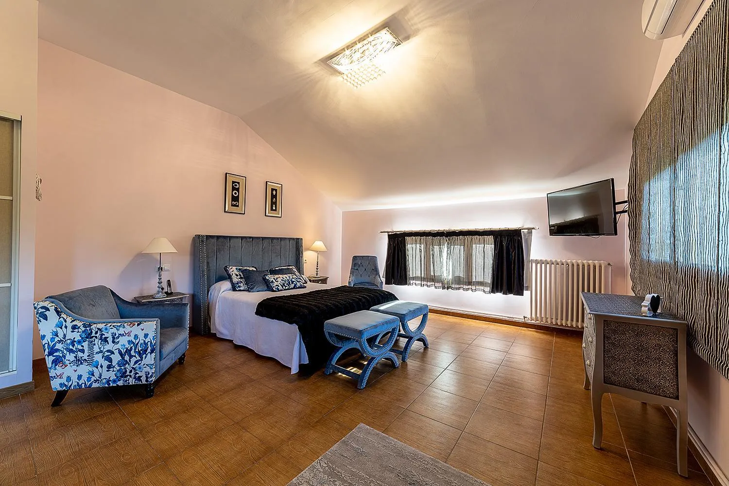 Photo of the whole room, Bed in Hospedería Casa Martell