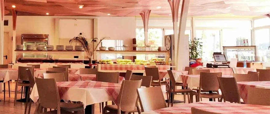 Restaurant/places to eat in Villaggio Della Salute Più